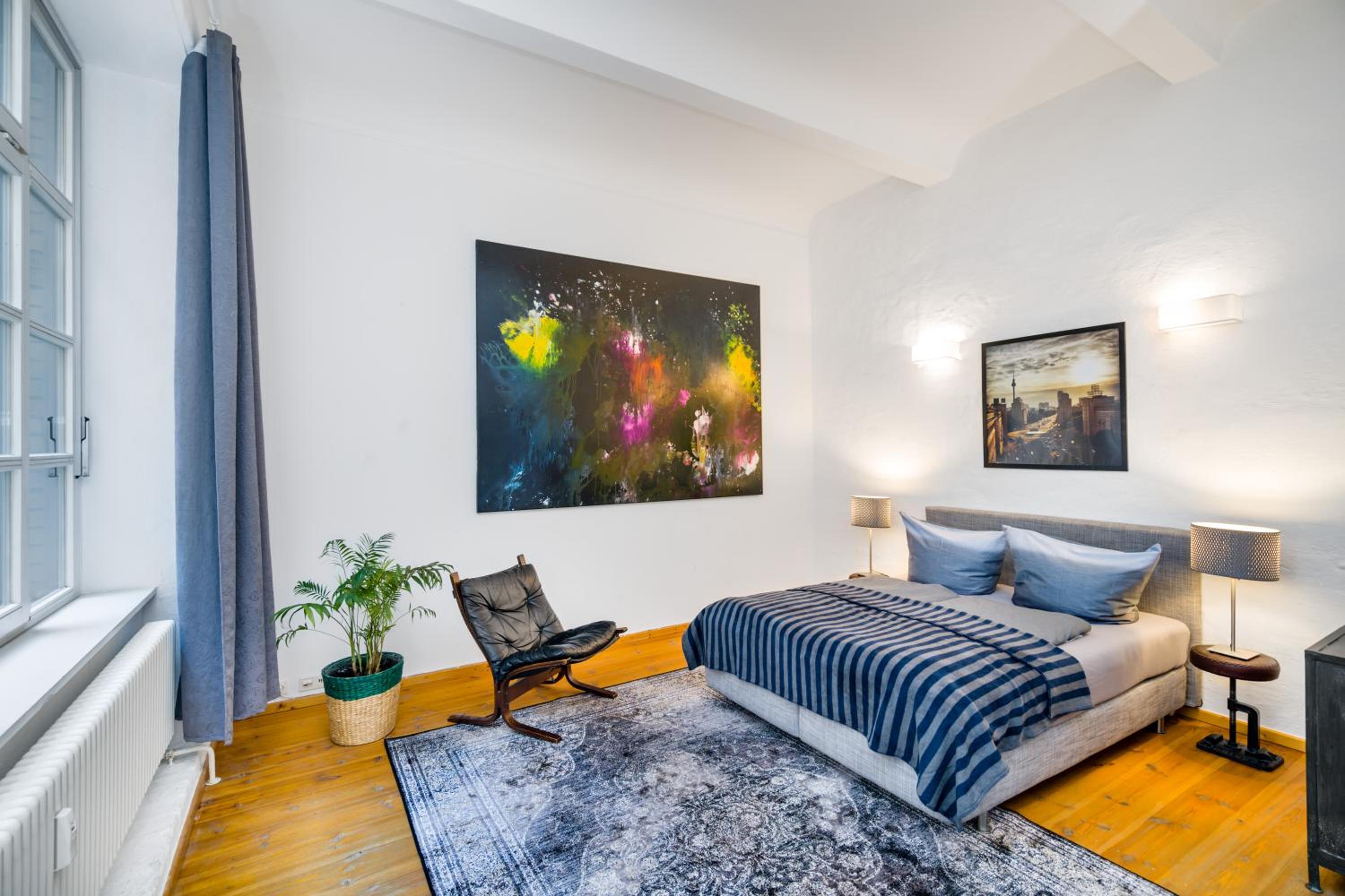 The Melchior, Luxury Industry Loft in Mitte, group & family friendly, 2 bath rooms, big dining table, ideal for 4 - 6 Guests