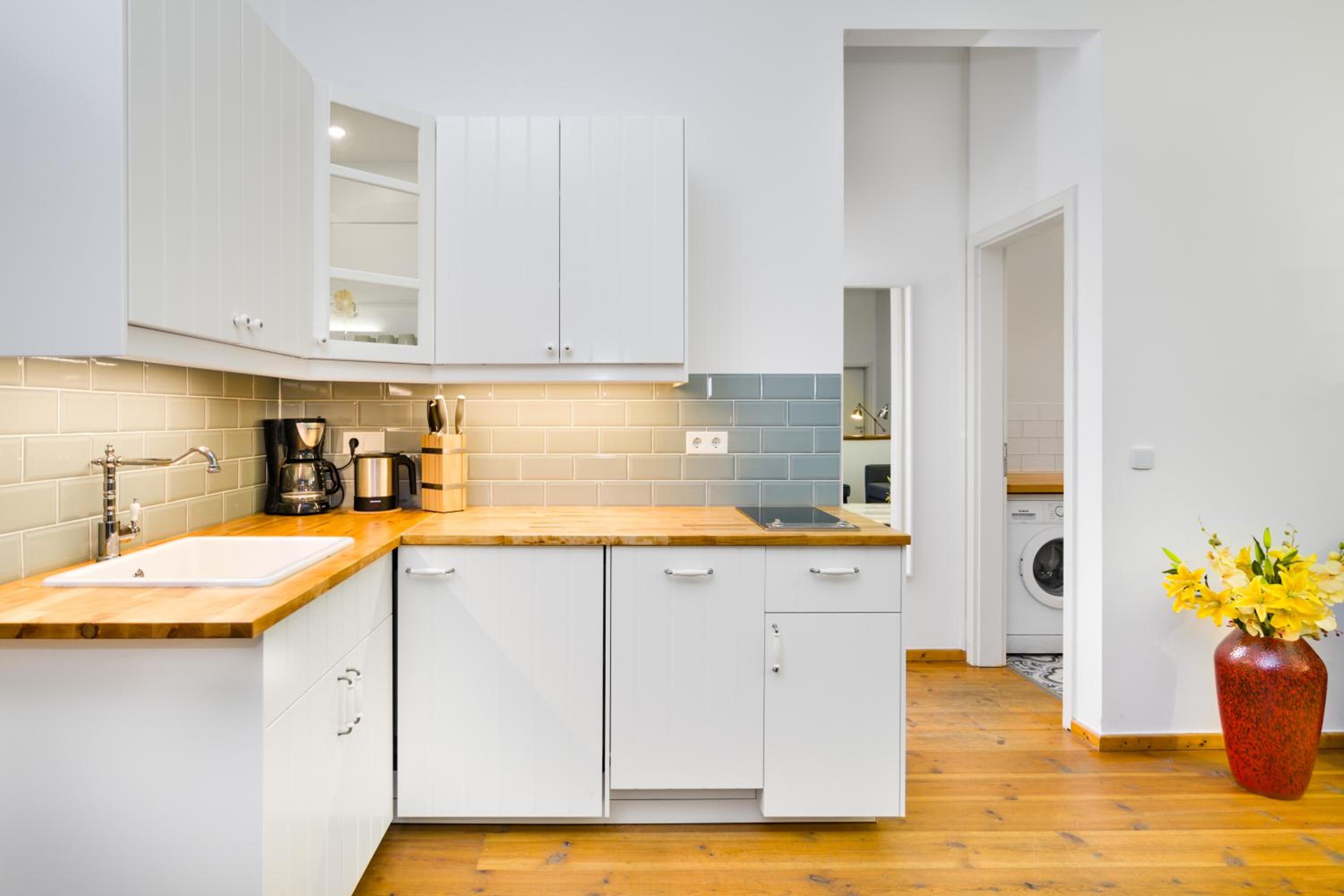 The Melchior, Luxury Industry Loft in Mitte, group & family friendly, 2 bath rooms, big dining table, ideal for 4 - 6 Guests
