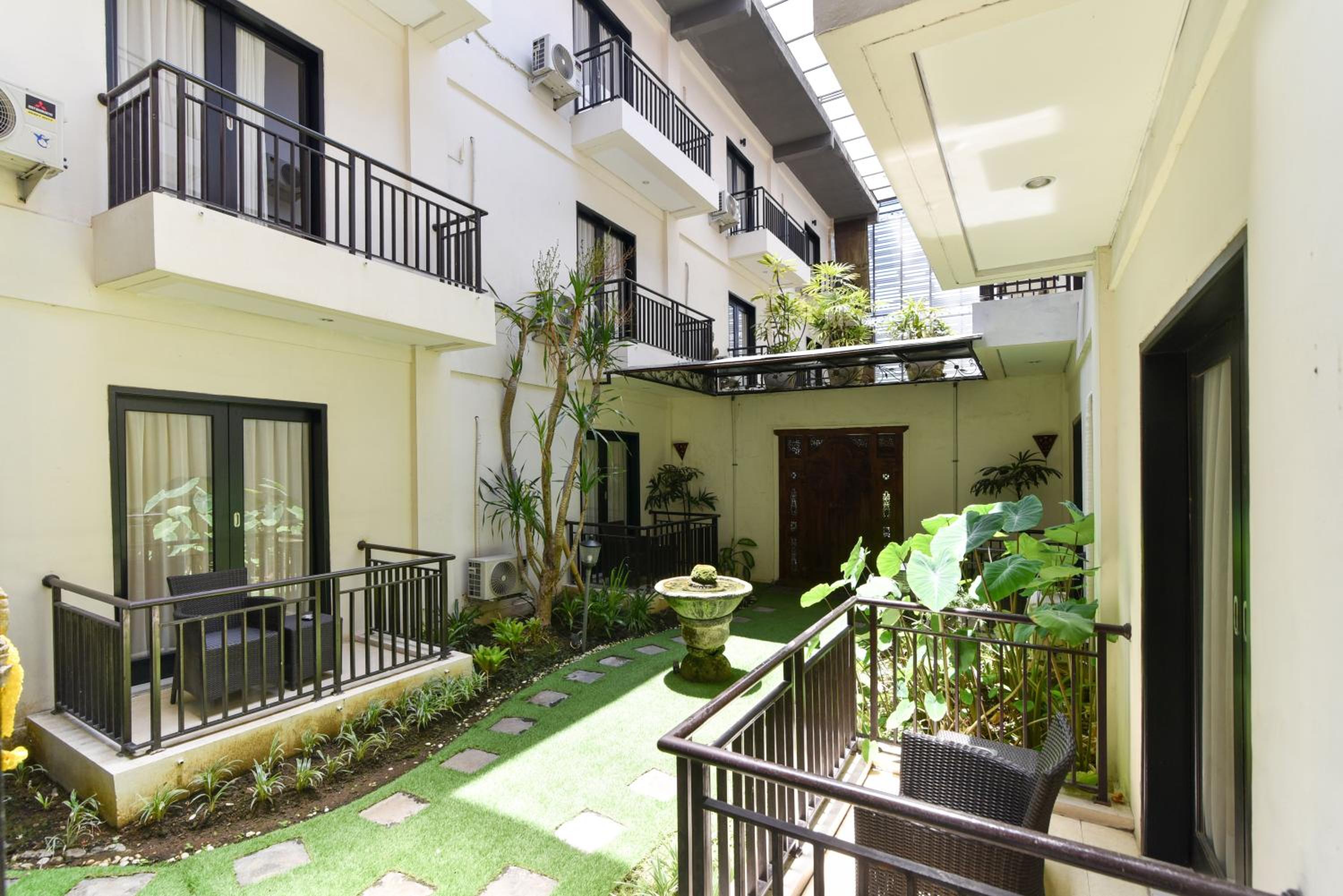RedDoorz Plus near Mall Bali Galeria 2