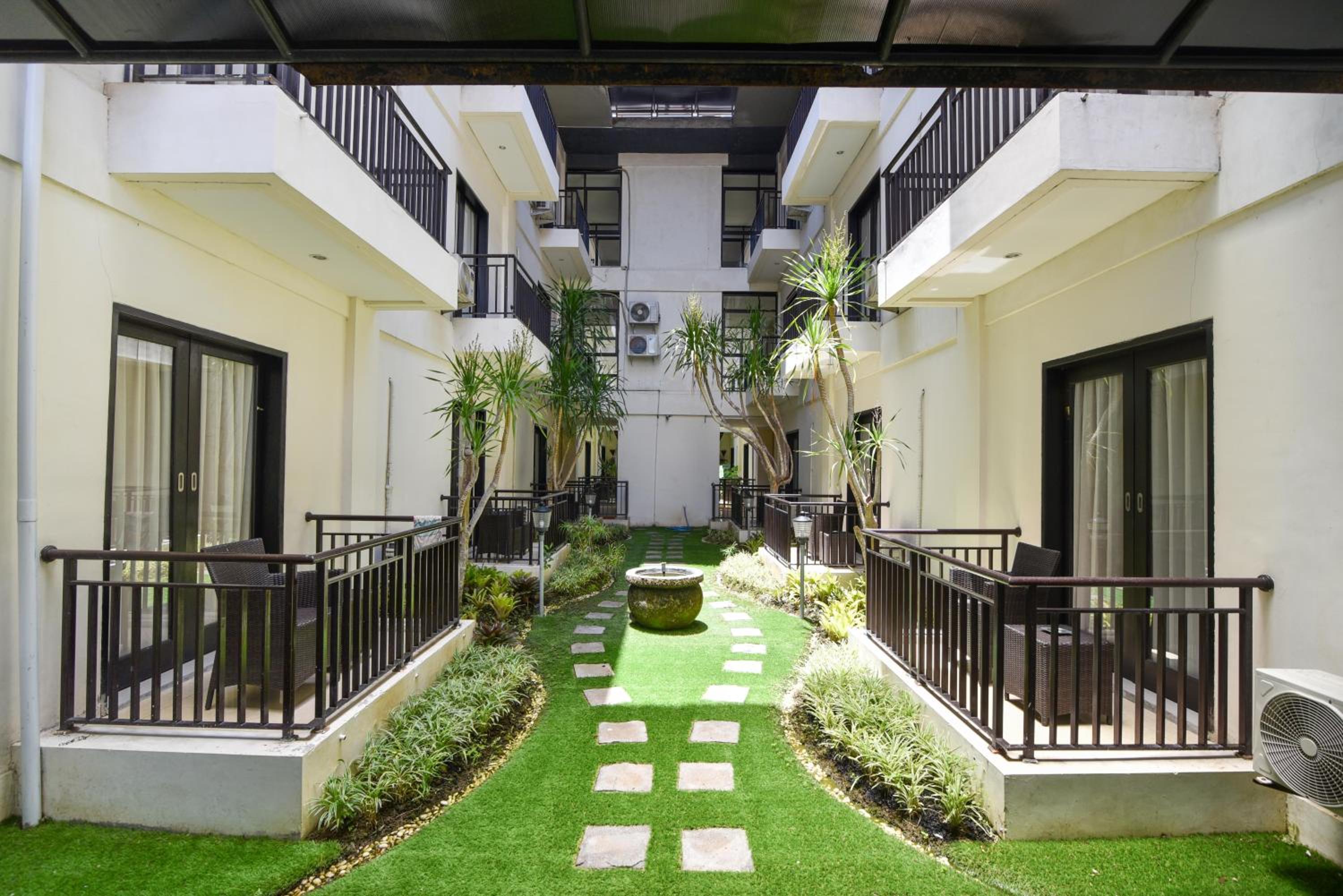 RedDoorz Plus near Mall Bali Galeria 2