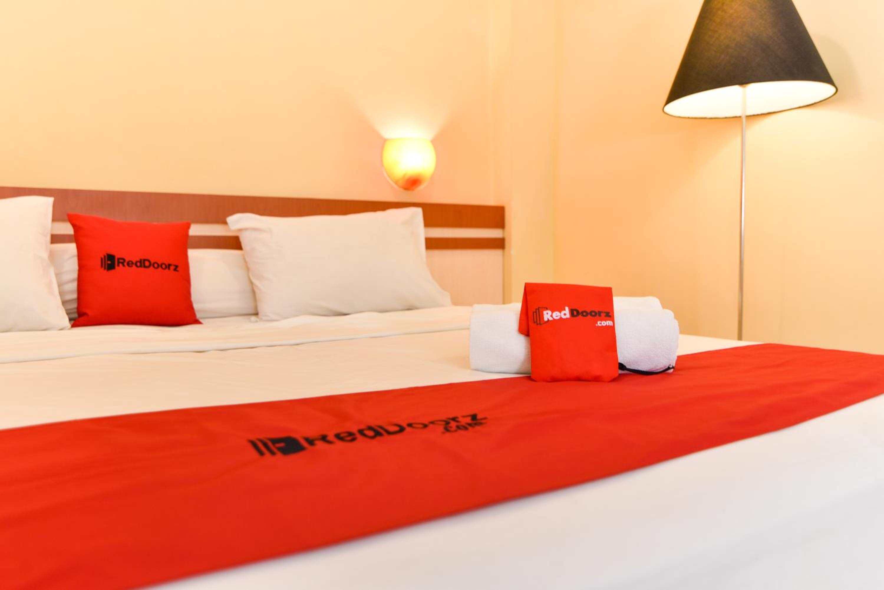RedDoorz Plus near Mall Bali Galeria 2