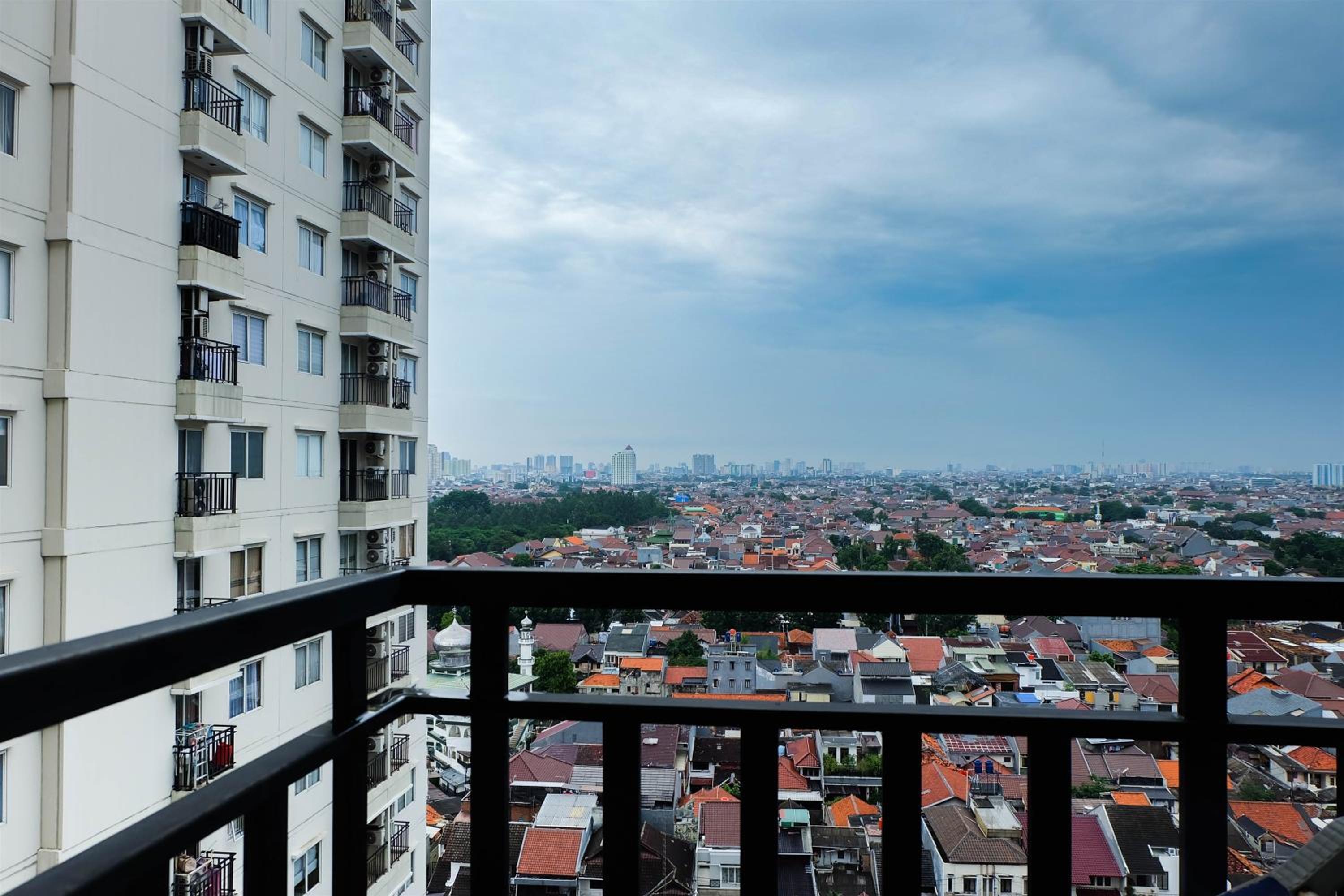 Prime Location 2BR Signature Park Apartment By Travelio