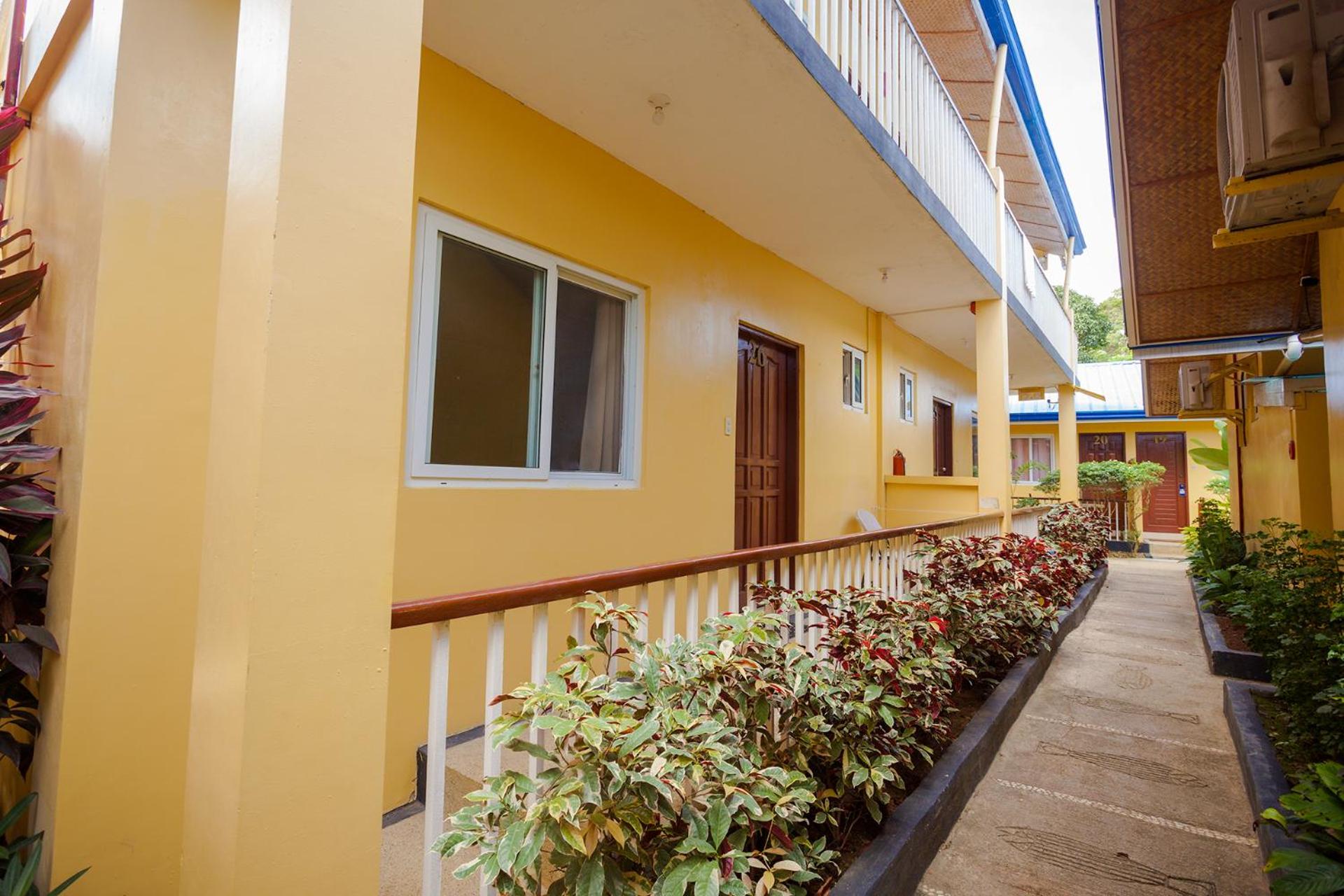 Blue Lagoon Inn & Suites