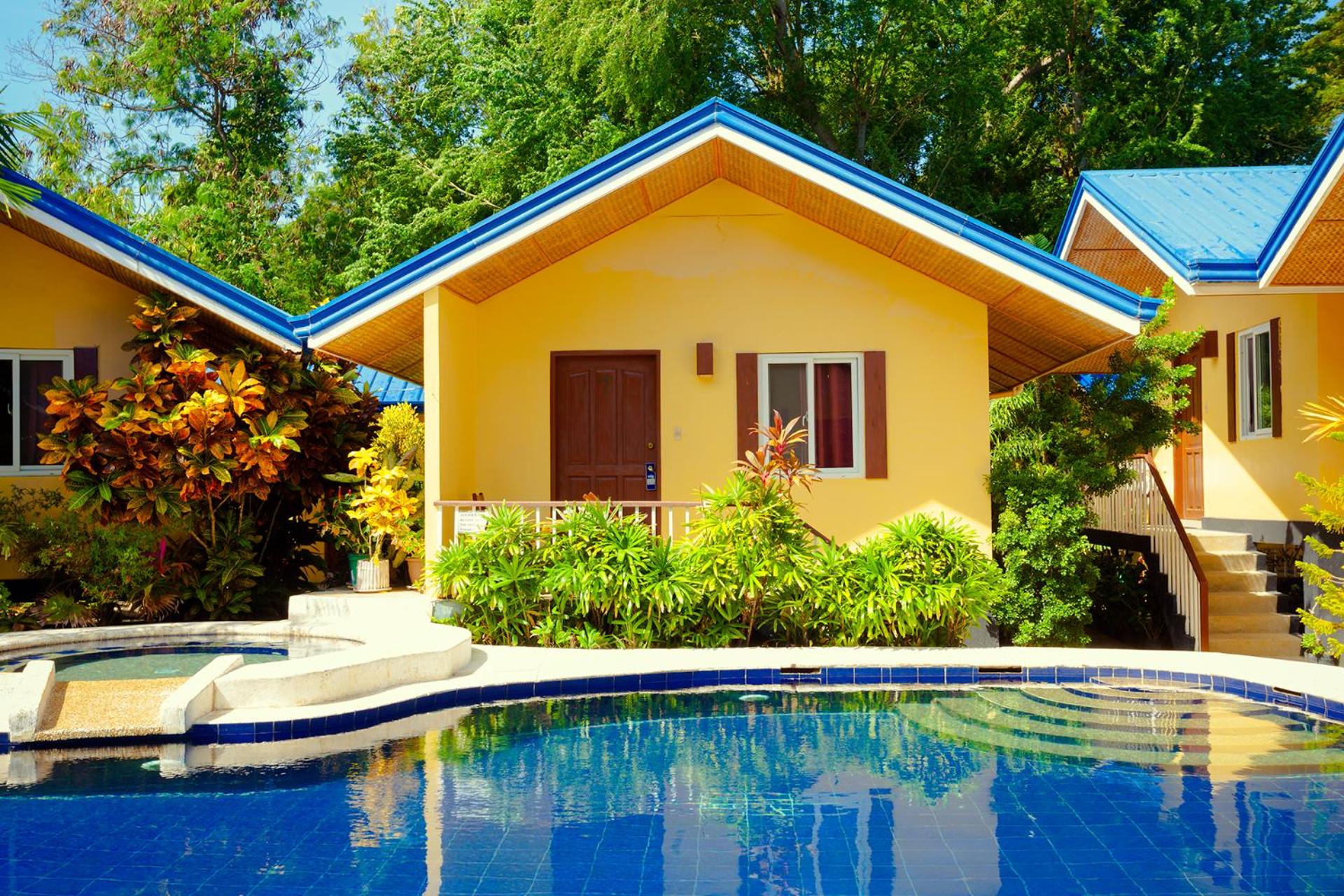 Blue Lagoon Inn & Suites