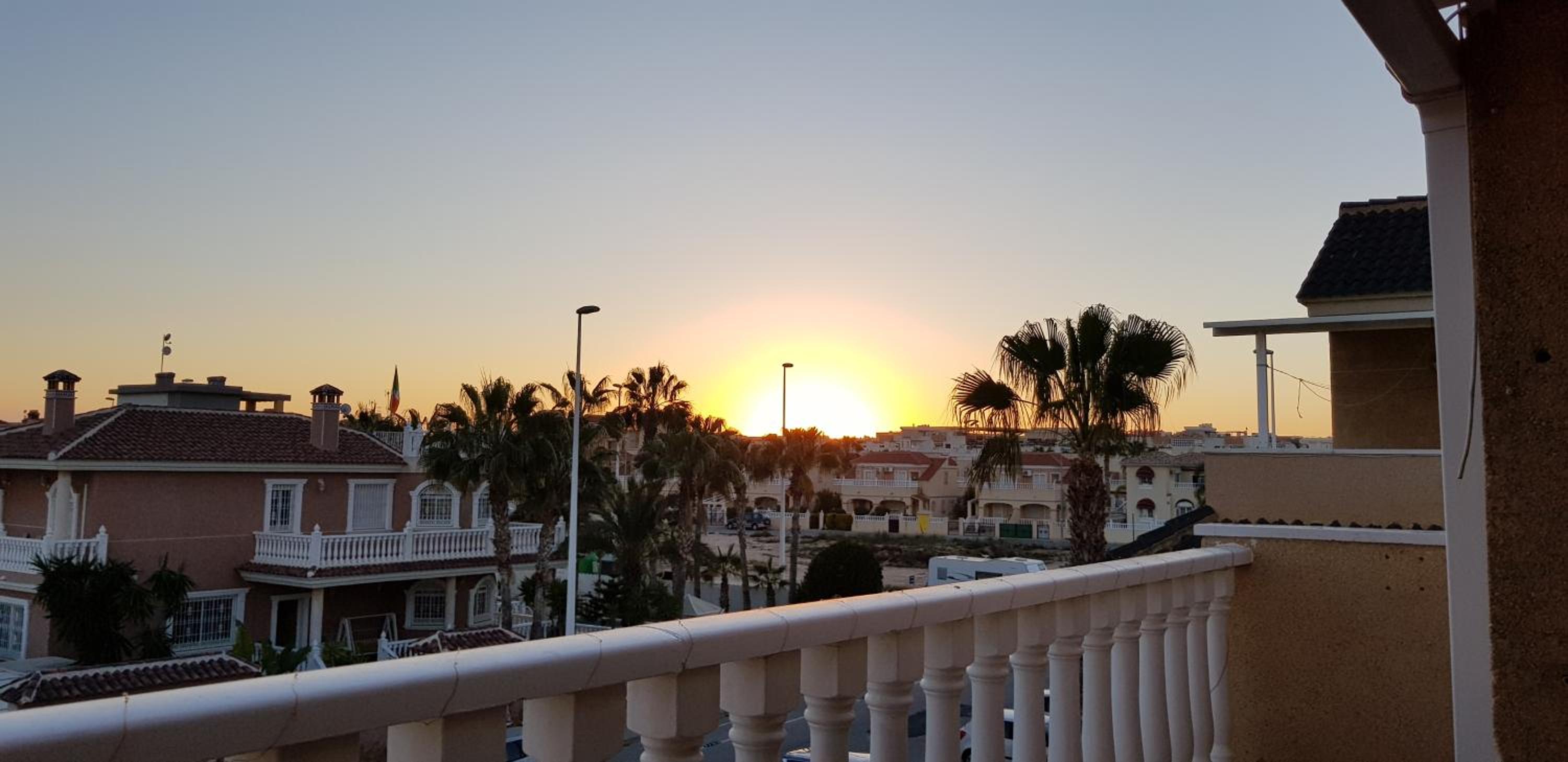 Villa La Zenia, Private pool, 10min walk to La Zenia Beach, for 6 people