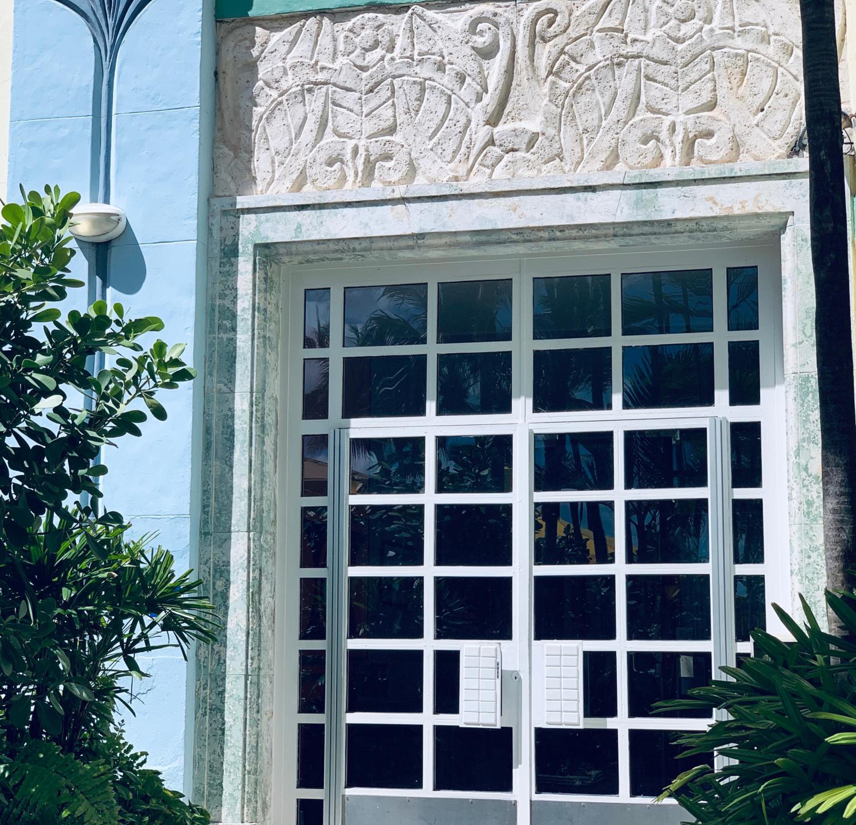 Luxury white loft on Ocean Drive-South beach with a view view 4