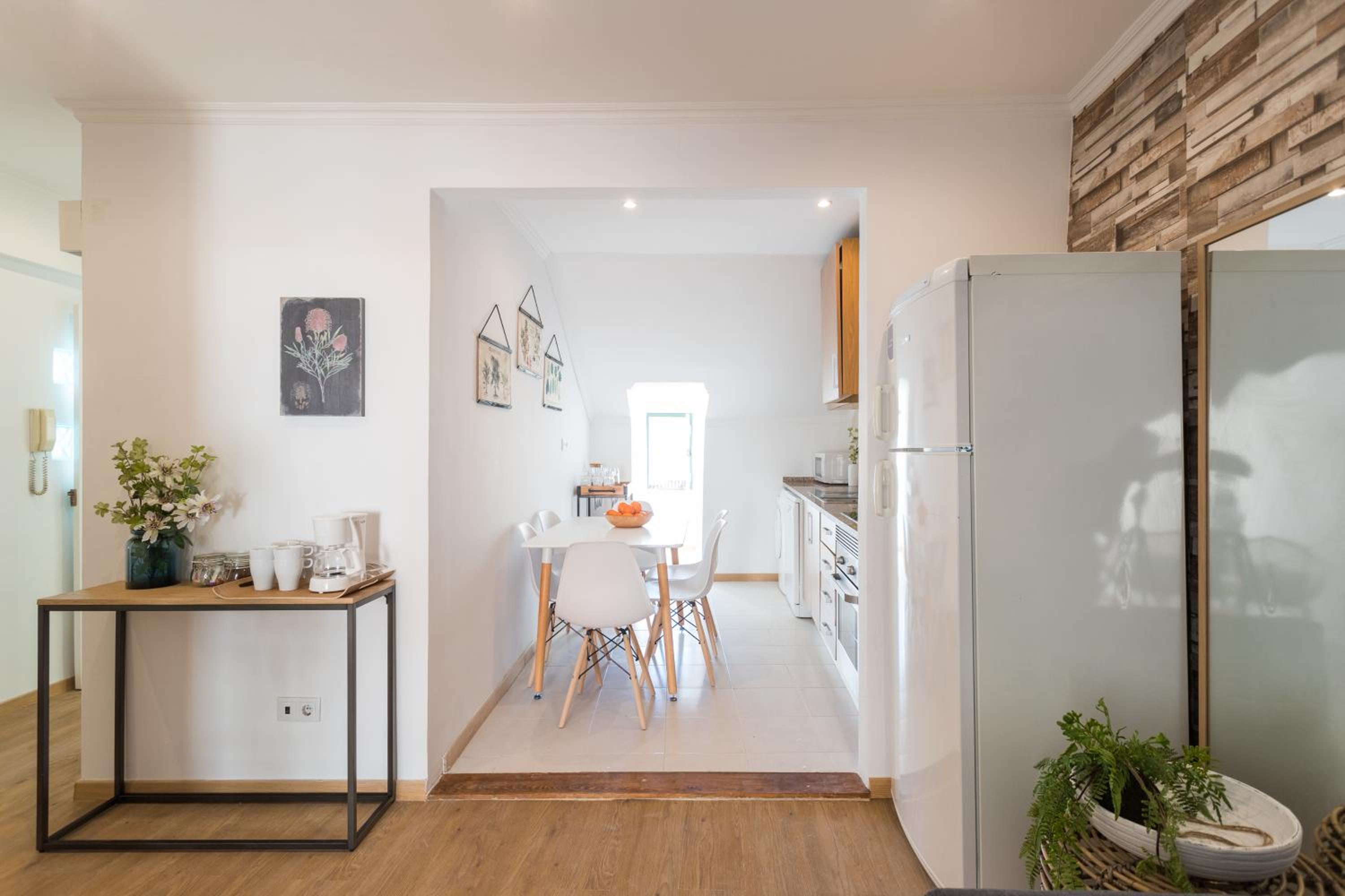 Rato Cozy 3BR w/balcony - by LU Holidays view 5