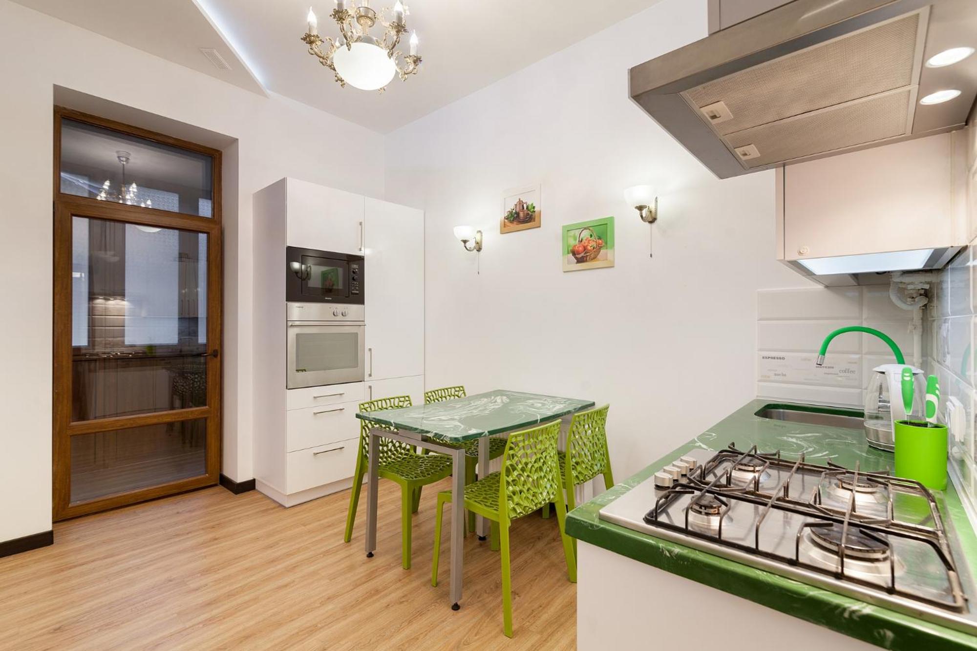 LEOGRAND Apartment on Doroshenka 38