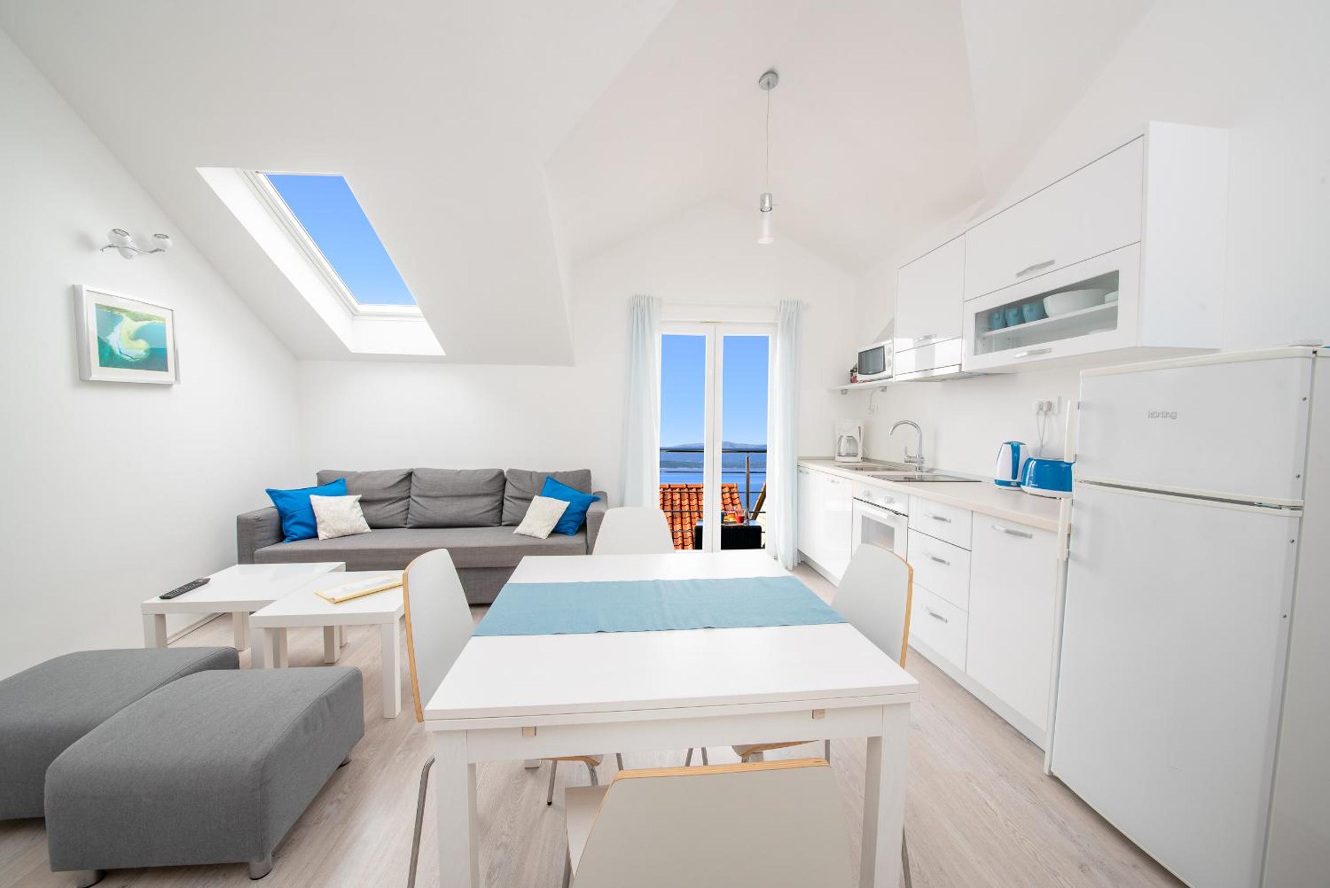 Sea Pearl Residence - Top beachfront location apartments in Bol centre view 4