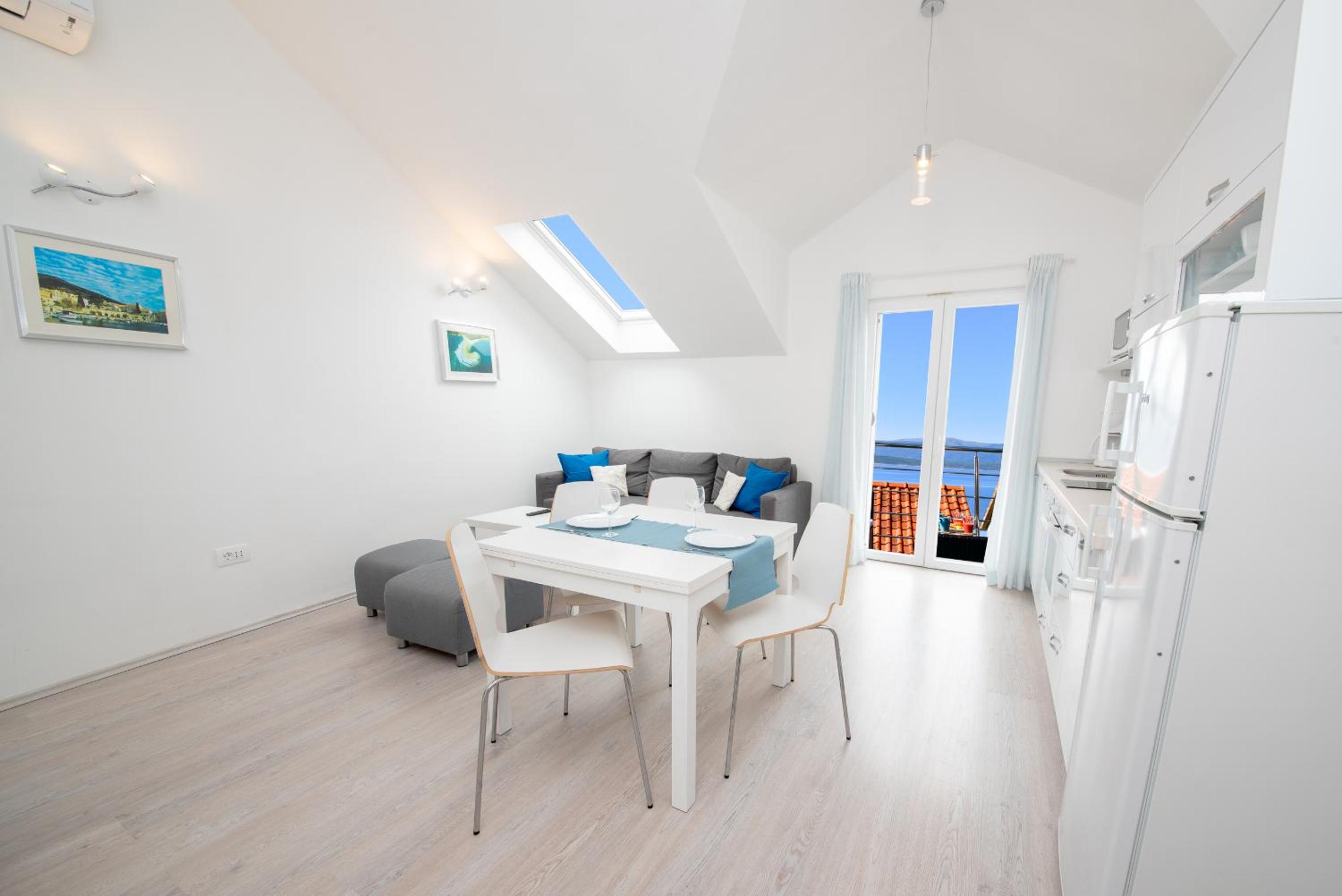 Sea Pearl Residence - Top beachfront location apartments in Bol centre view 5