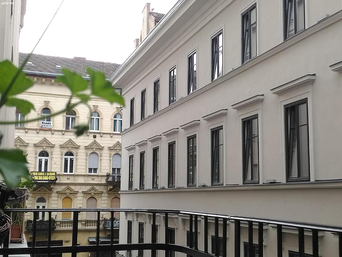 3 bedrooms suite, 2 bathrooms, balcony at Opera view 3