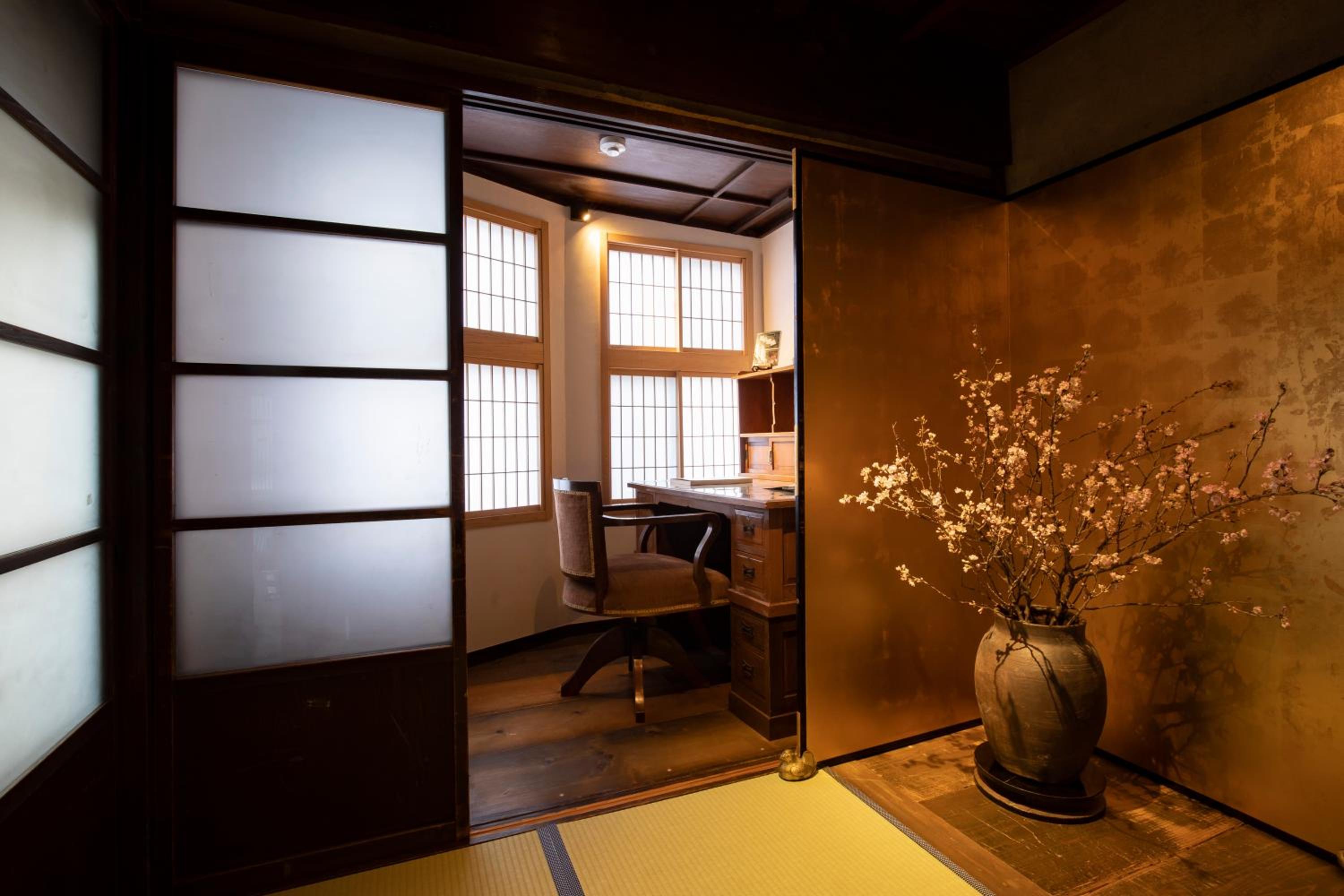 Kanazawa Machiya Kenroku view 3