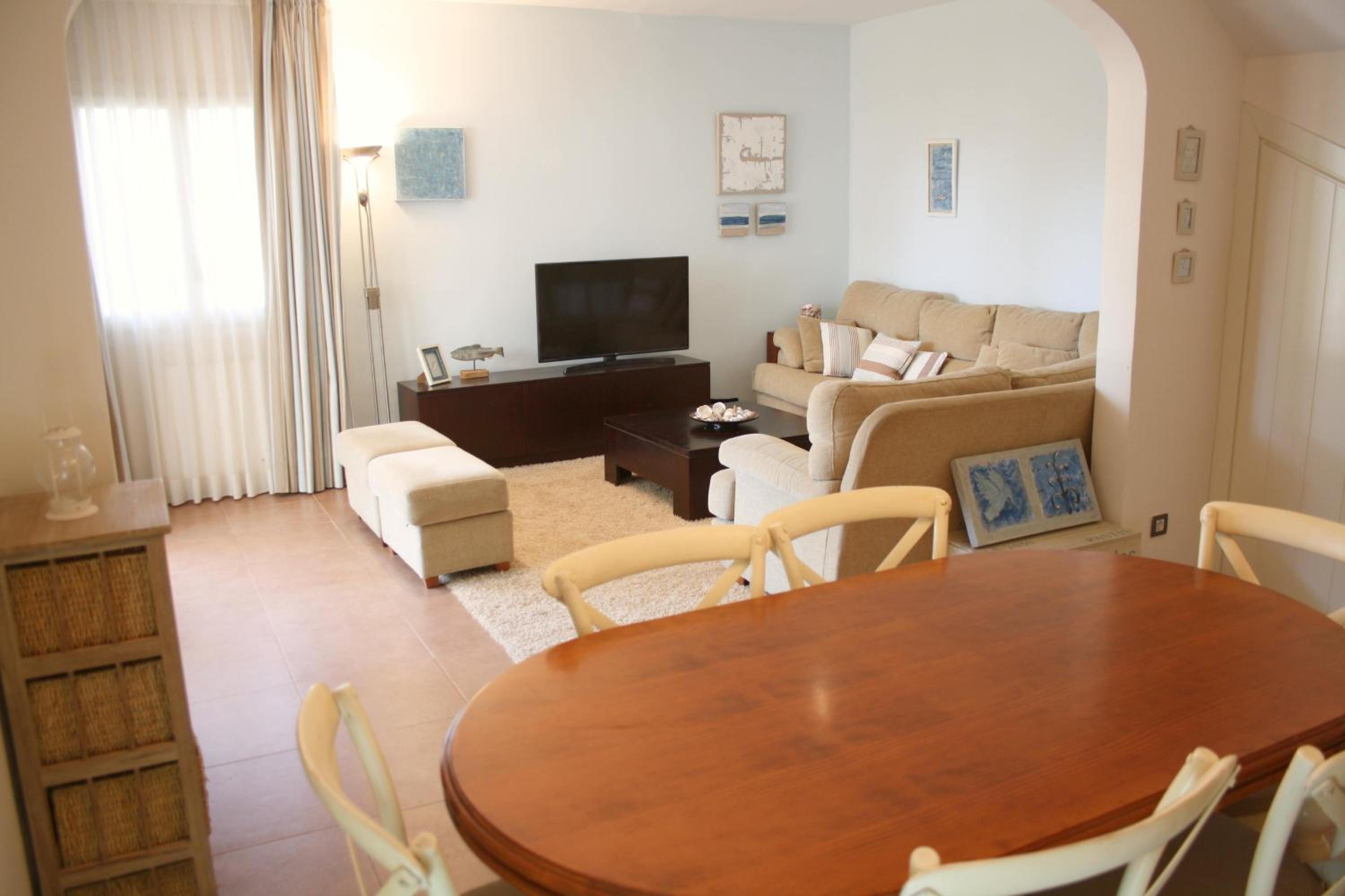 Beautiful seafront house photo 4