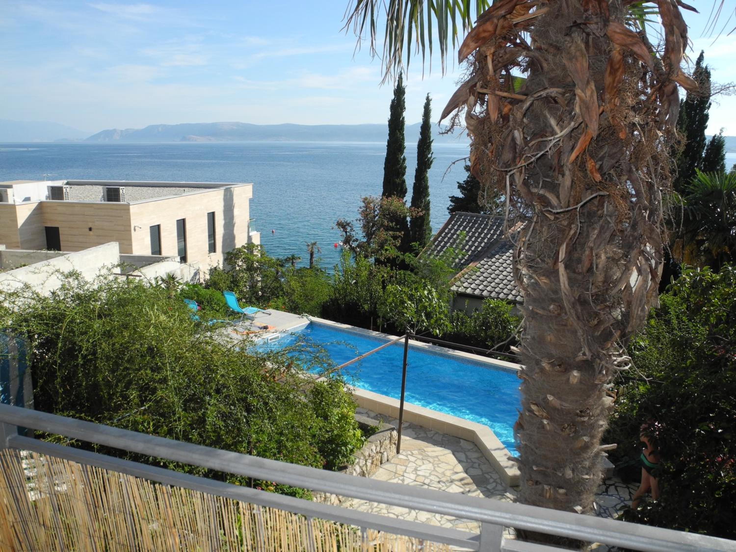 VERA CK Apartment 30 m from the sea, with pool view 2