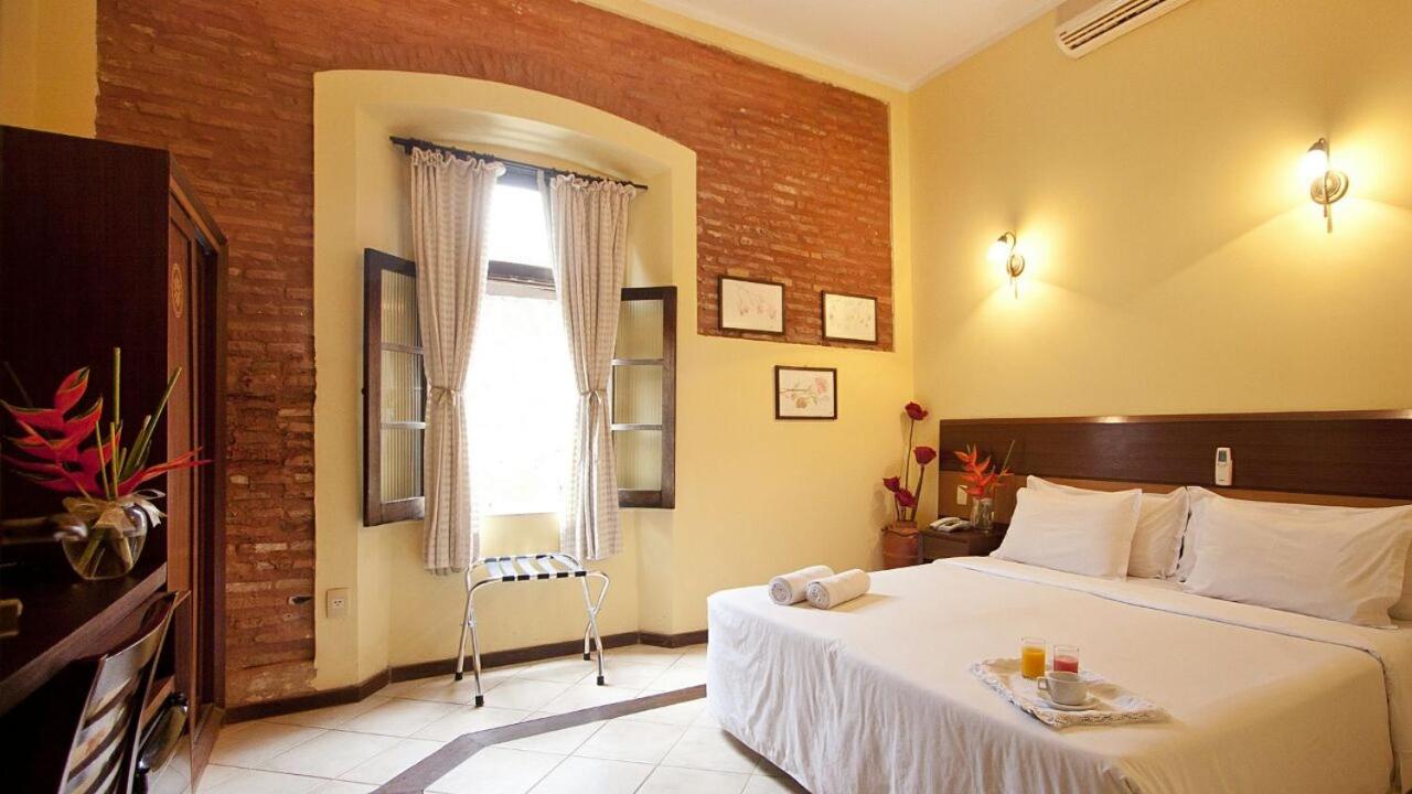 Solar do Carmo Suites & Apartments