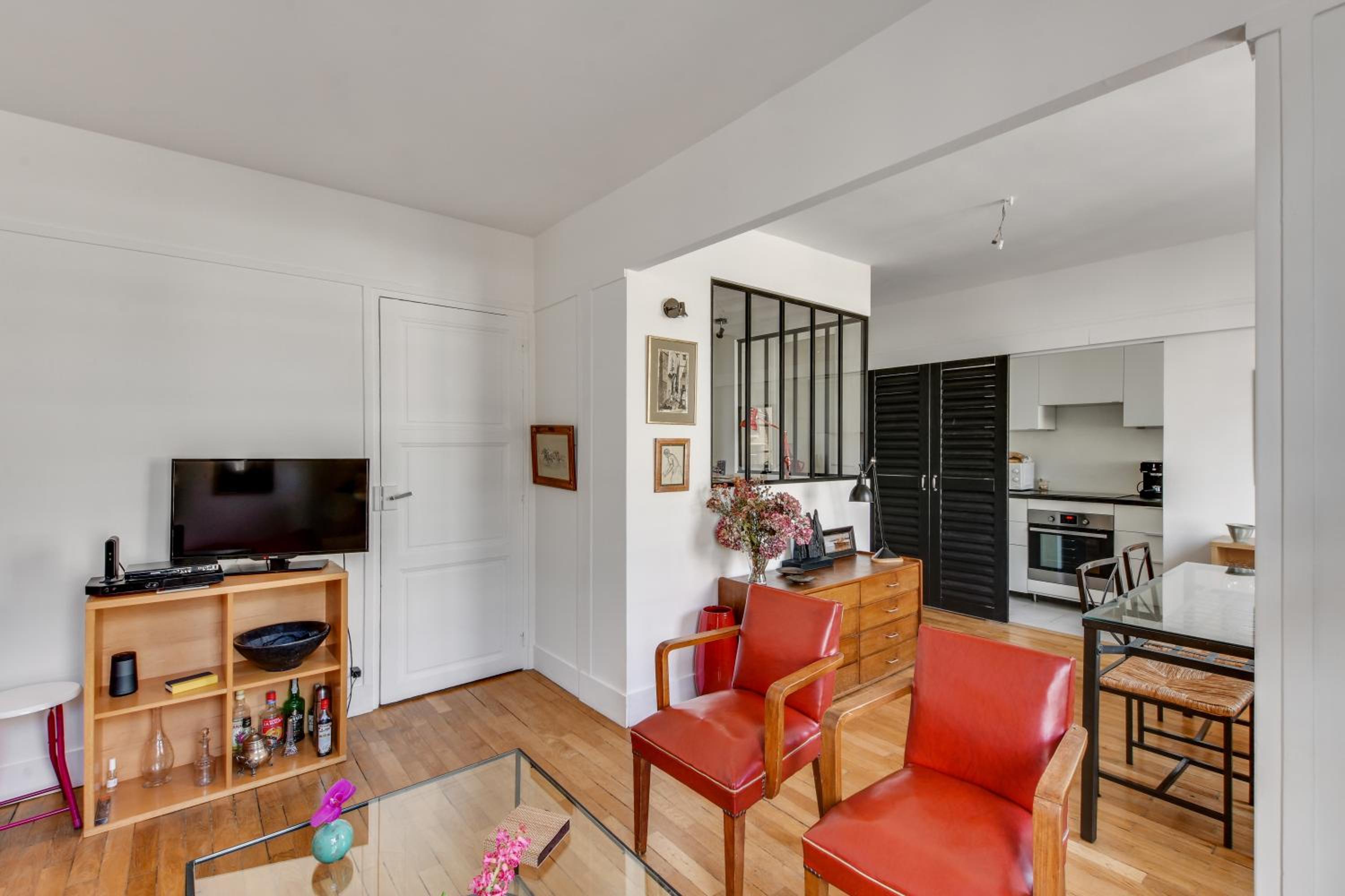 Design apartment with terrace by Weekome