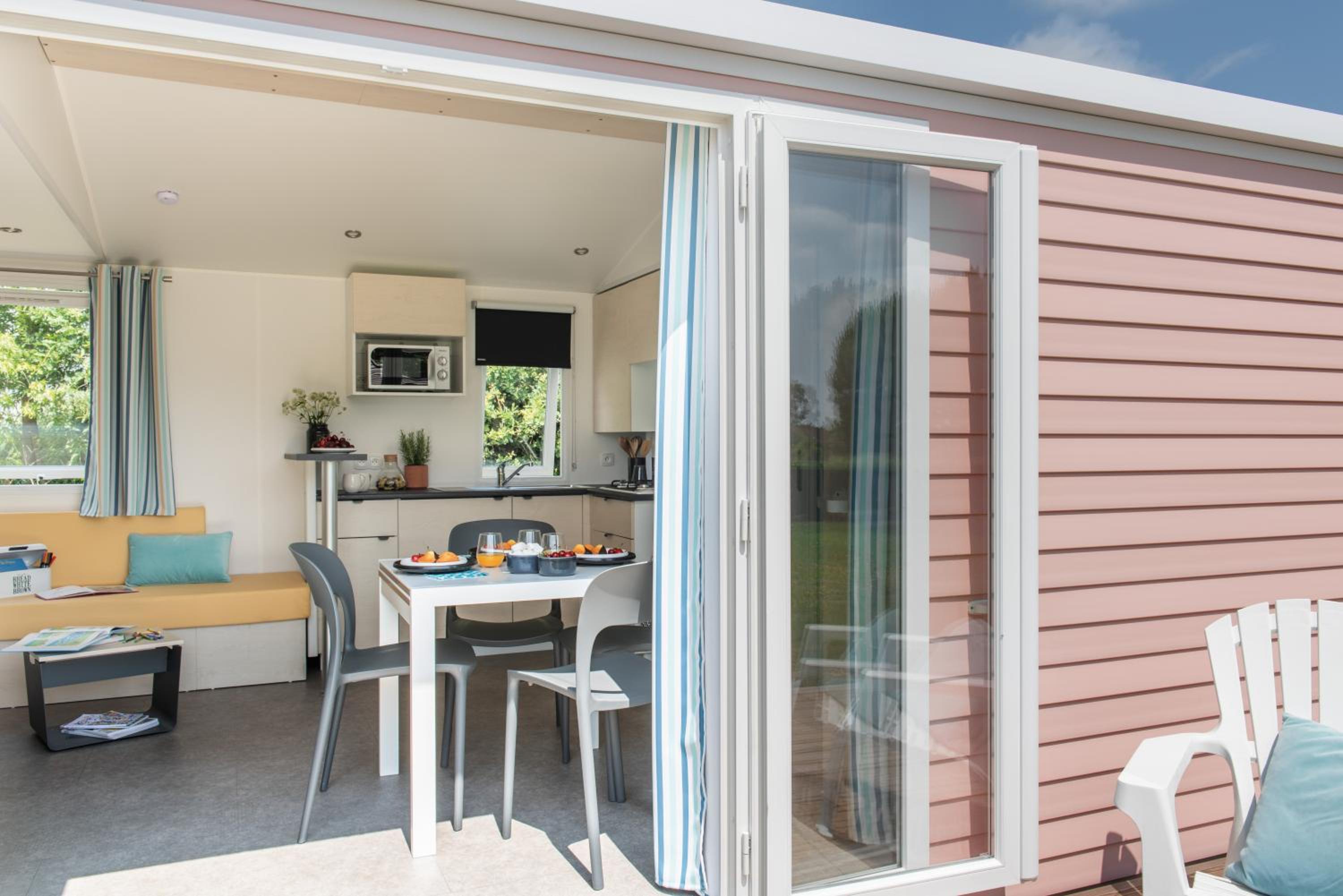 Hotel Lake Park - Image 1