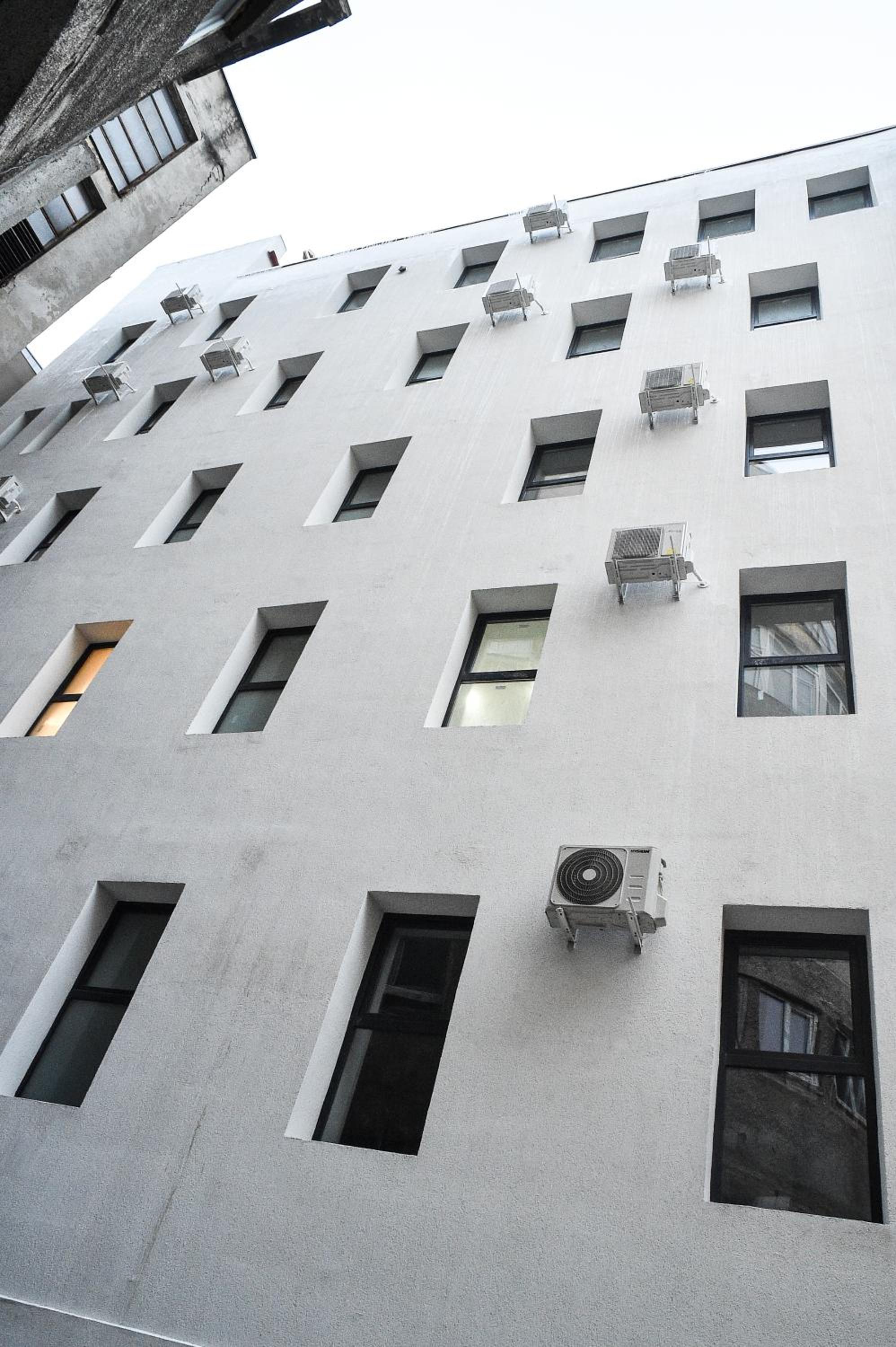 Hotel Heights Accommodation City Center - Image 1