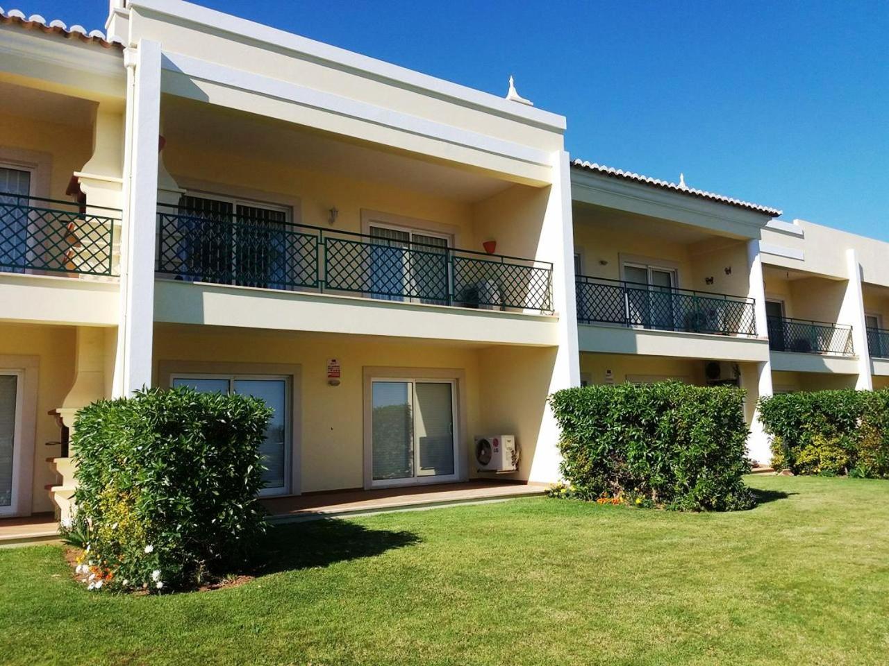 Apartment Coelha Beach - Pool - Free Wi-Fi - Air Con view 4