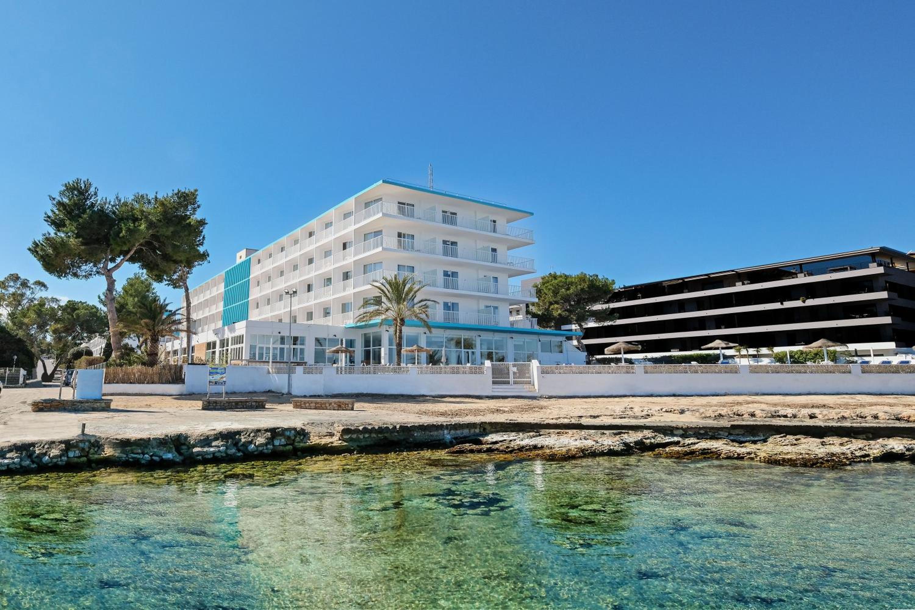 Hotel azuLine Hoteles Mar Amantis & II - Image 1