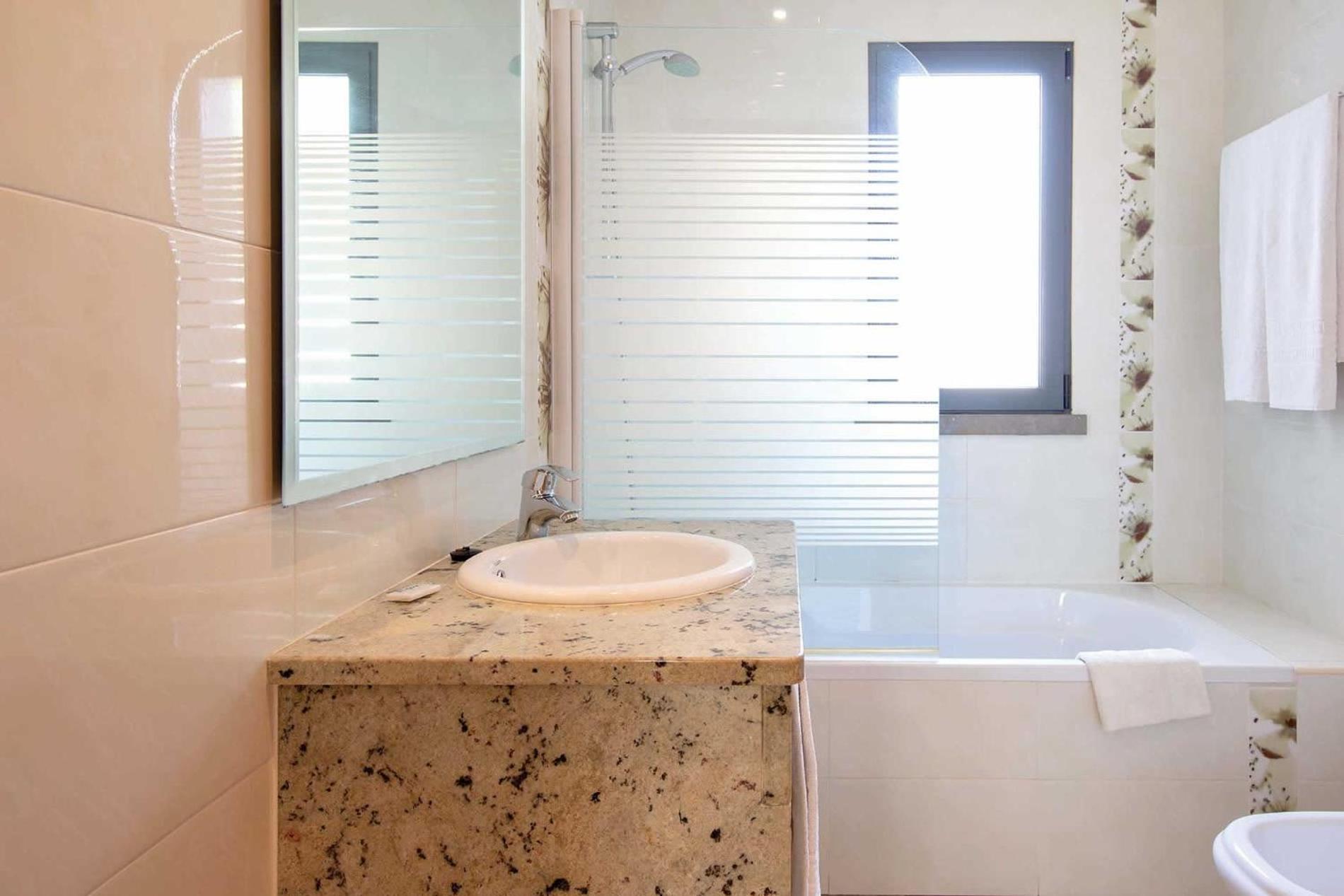 Villa Ruana - 5 bedrooms on Suite- Free out door Hot Jacuzzi - By Bedzy