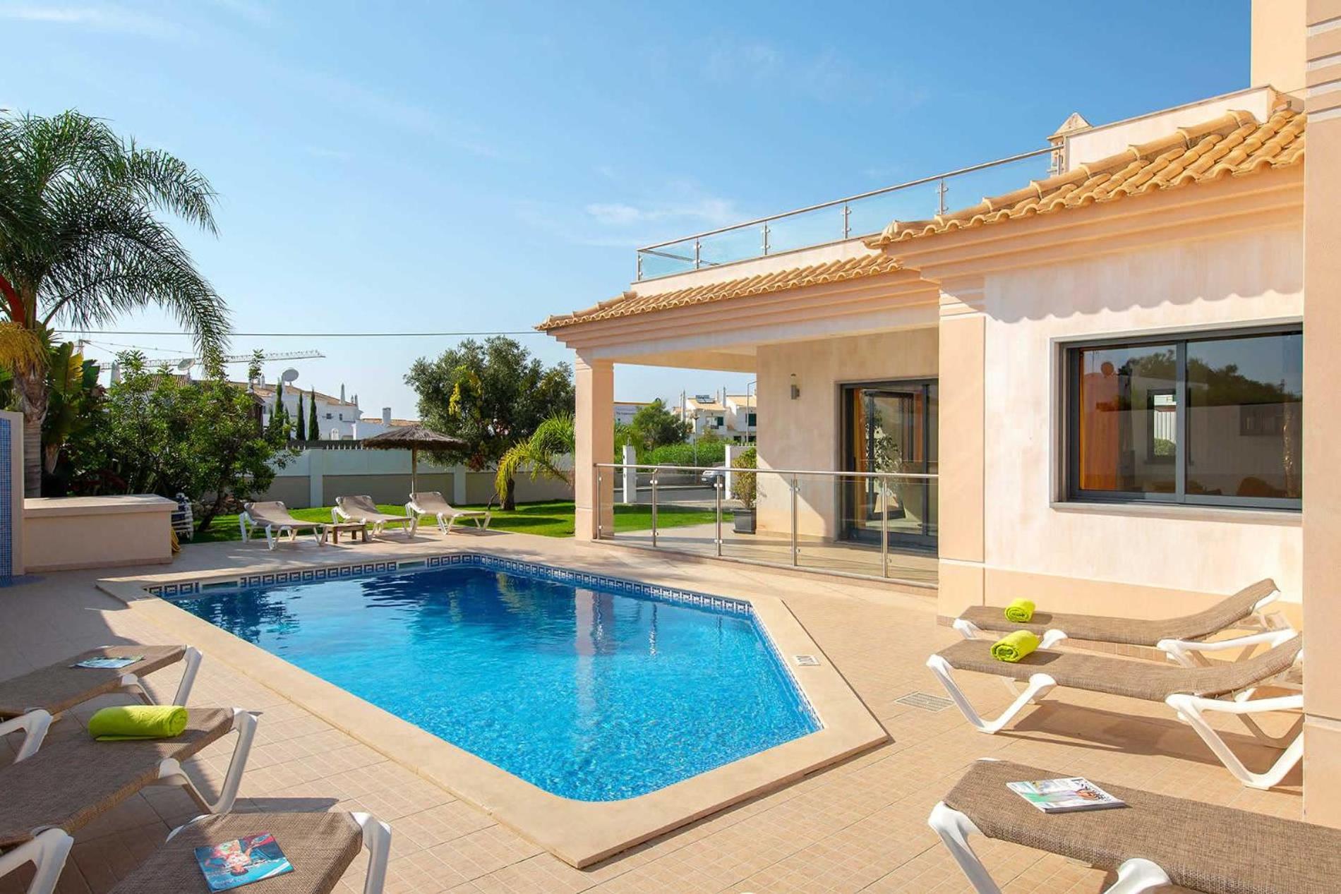 Villa Ruana - 5 bedrooms on Suite- Free out door Hot Jacuzzi - By Bedzy