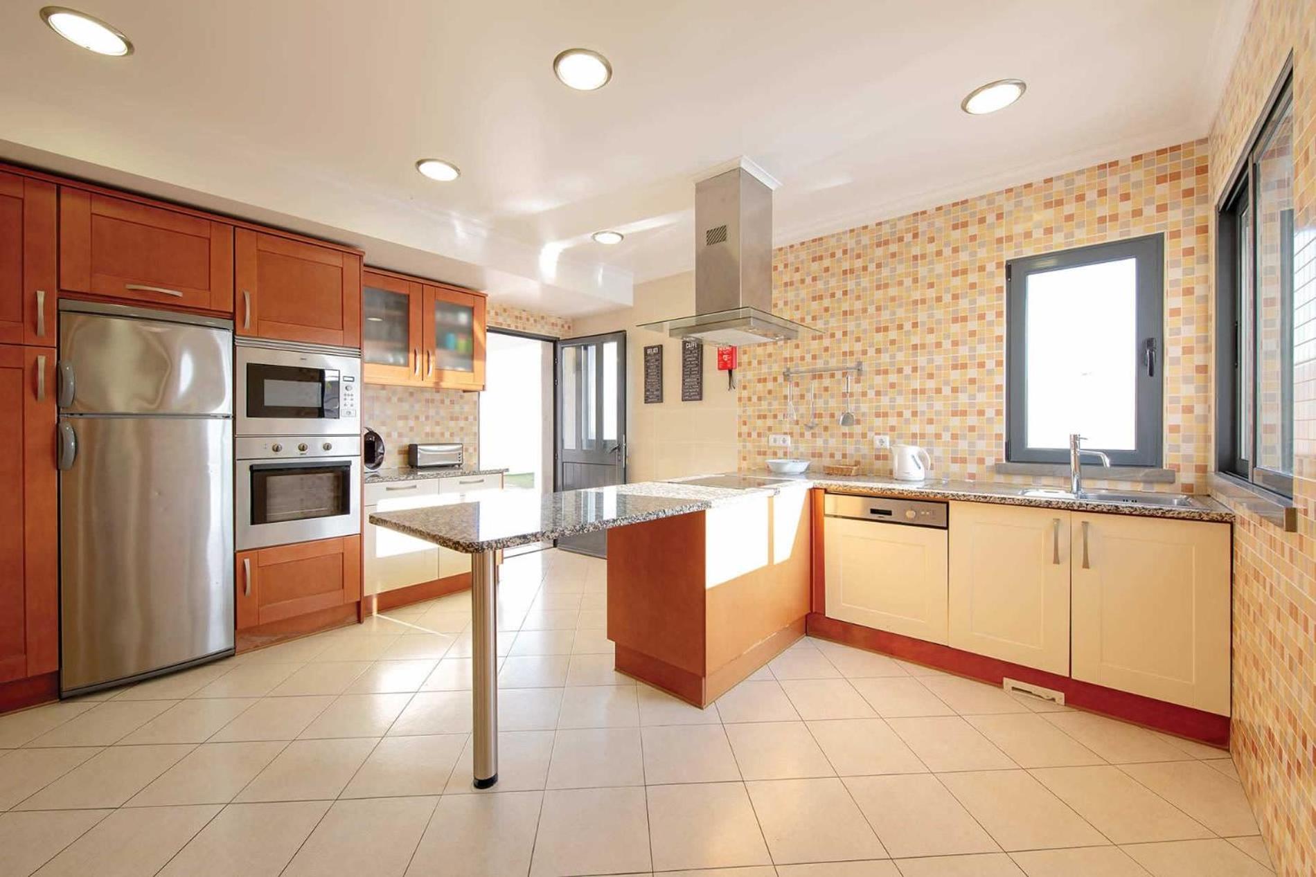 Villa Ruana - 5 bedrooms on Suite- Free out door Hot Jacuzzi - By Bedzy