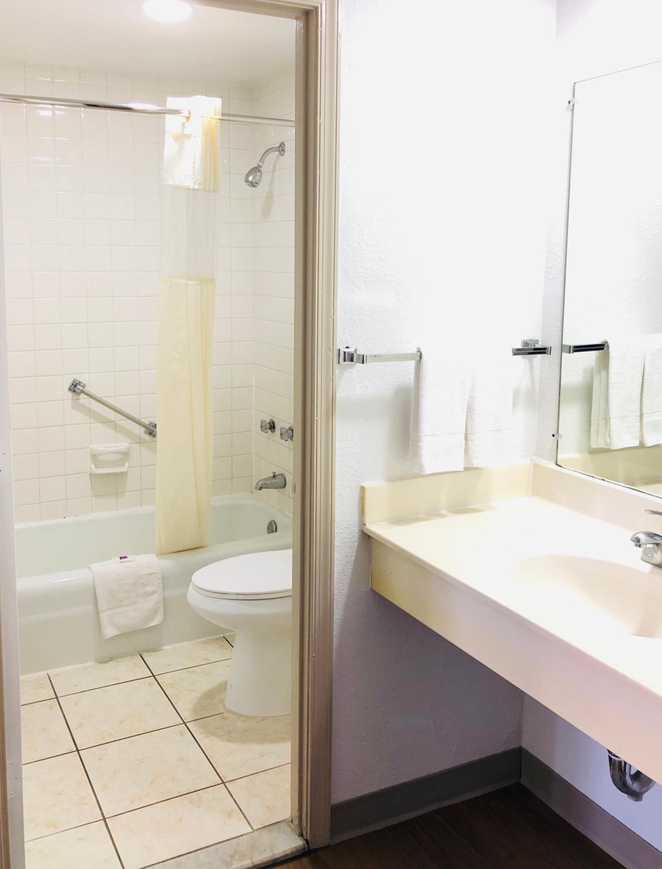 Motel 6-Falls Church, VA - Arlington Boulevard - Property Image 5