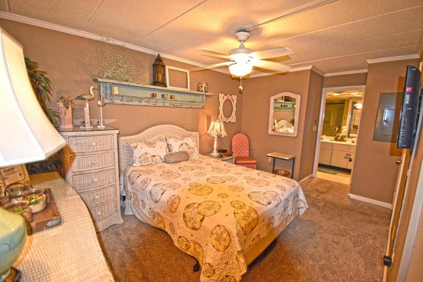 Harbour Island 102M Condo