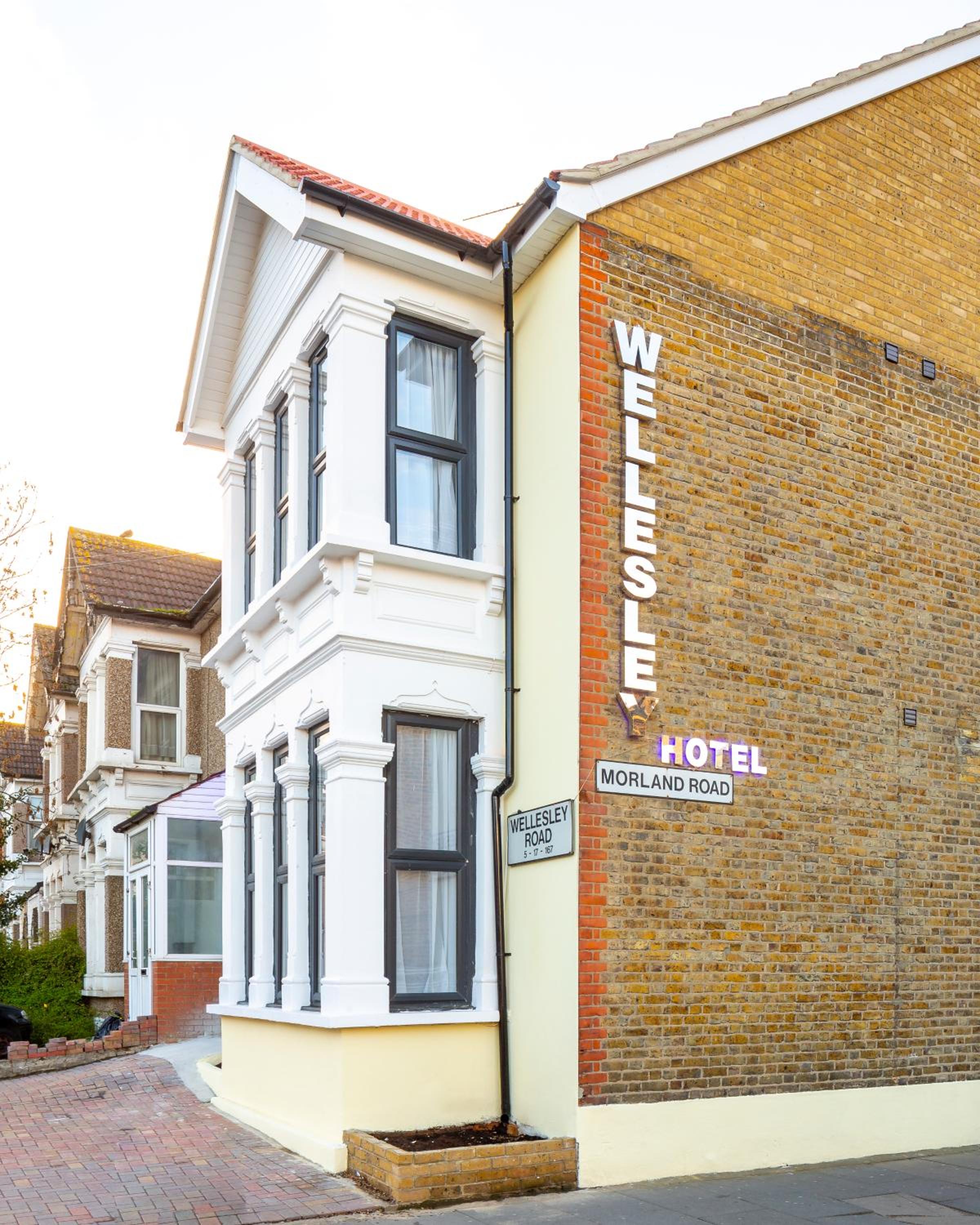 Ilford Vacations - Wellesley Hotel - Property Image 3