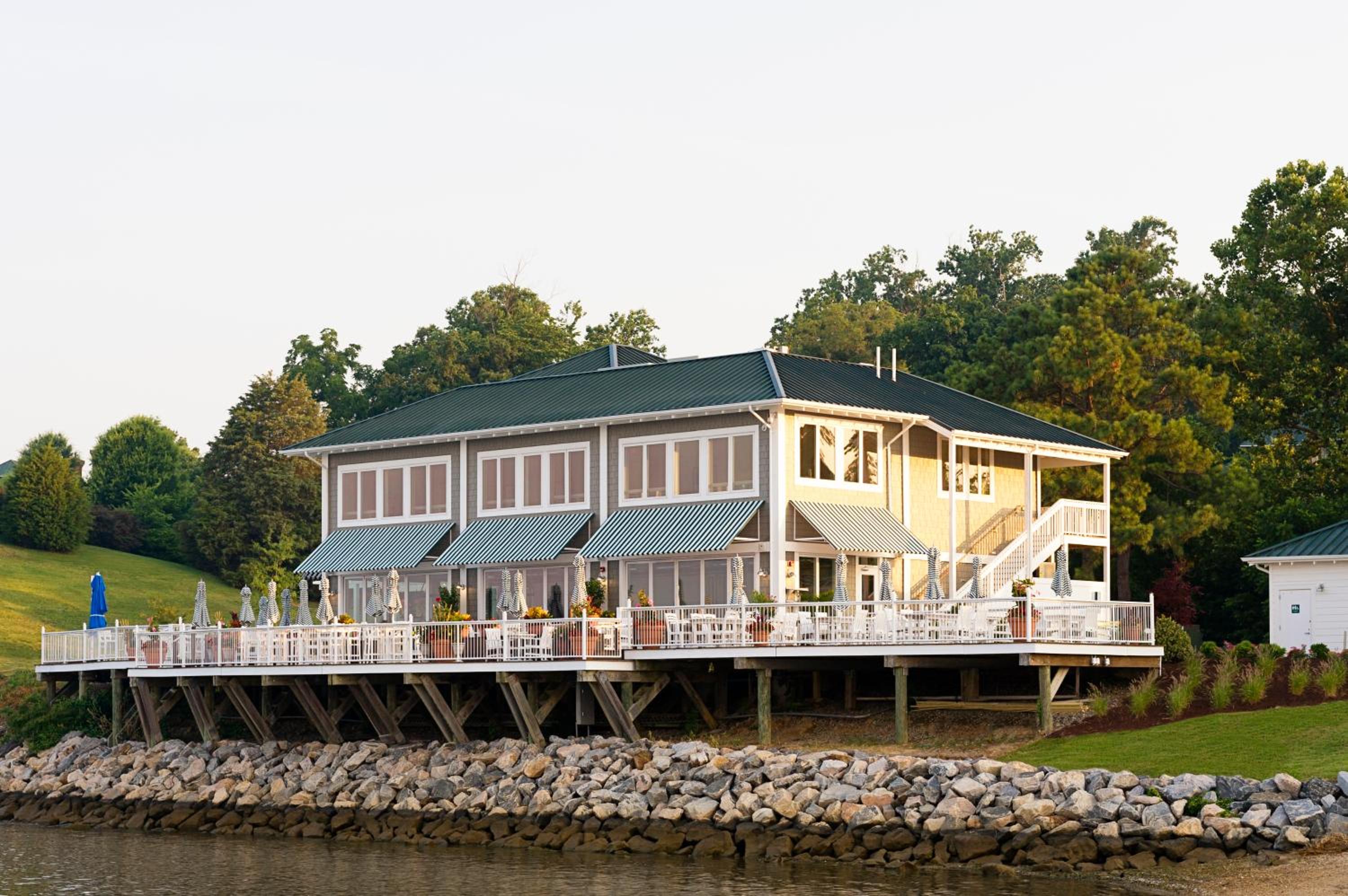 Hotel Kingsmill Resort - Image 1