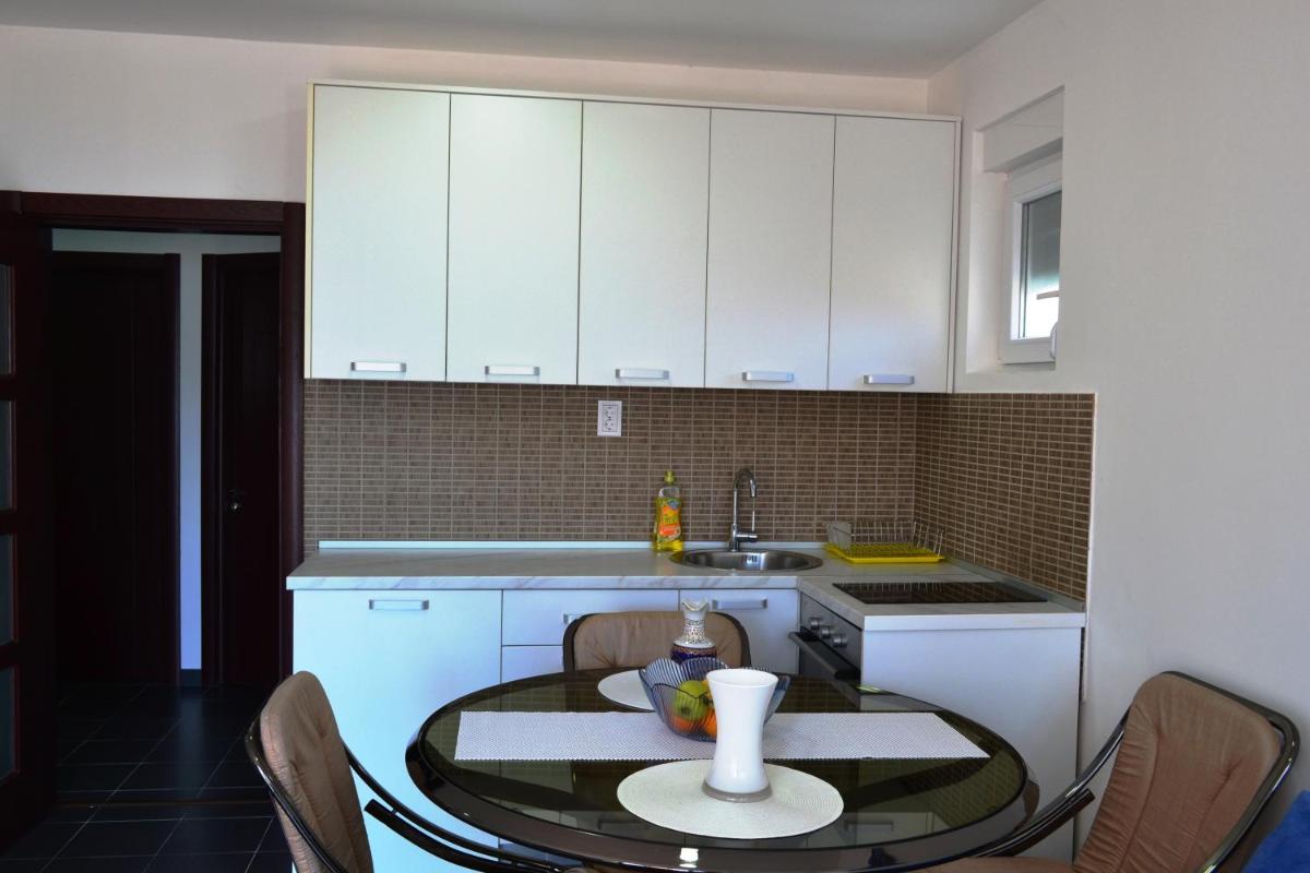 Larissa Sunrise Apartment photo 4
