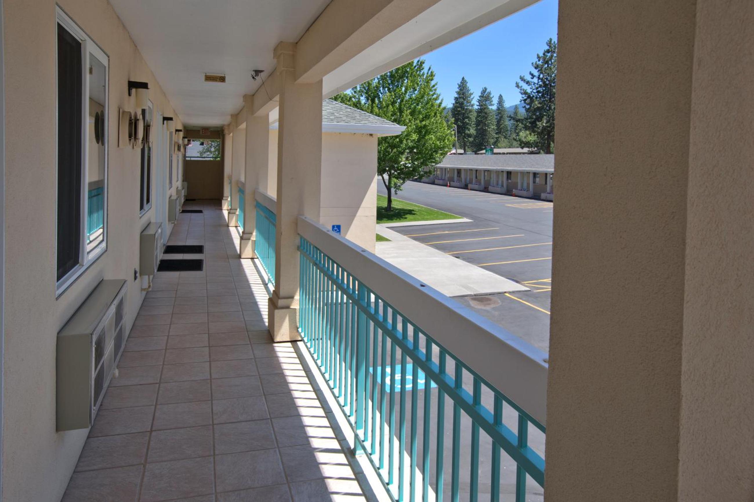 Shasta Pines Motel & Suites