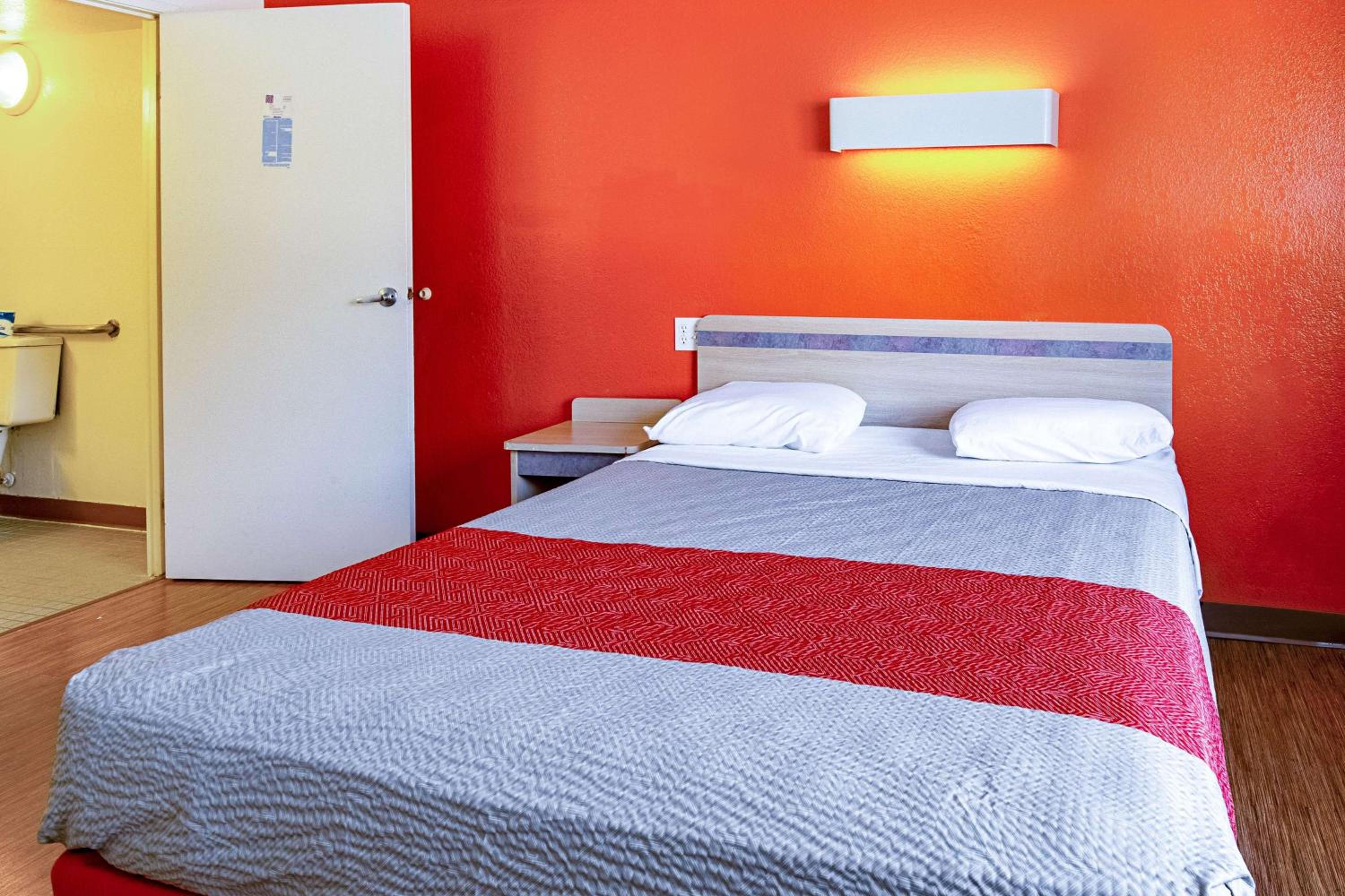 Motel 6-Palatine, IL - Chicago Northwest