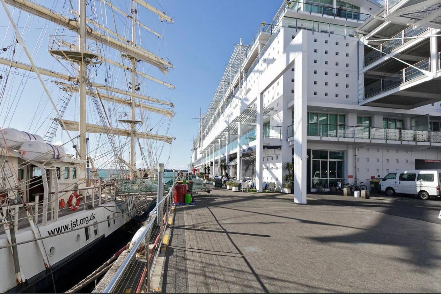 Gorgeous Princess Wharf Apartment w/ Aircon view 3