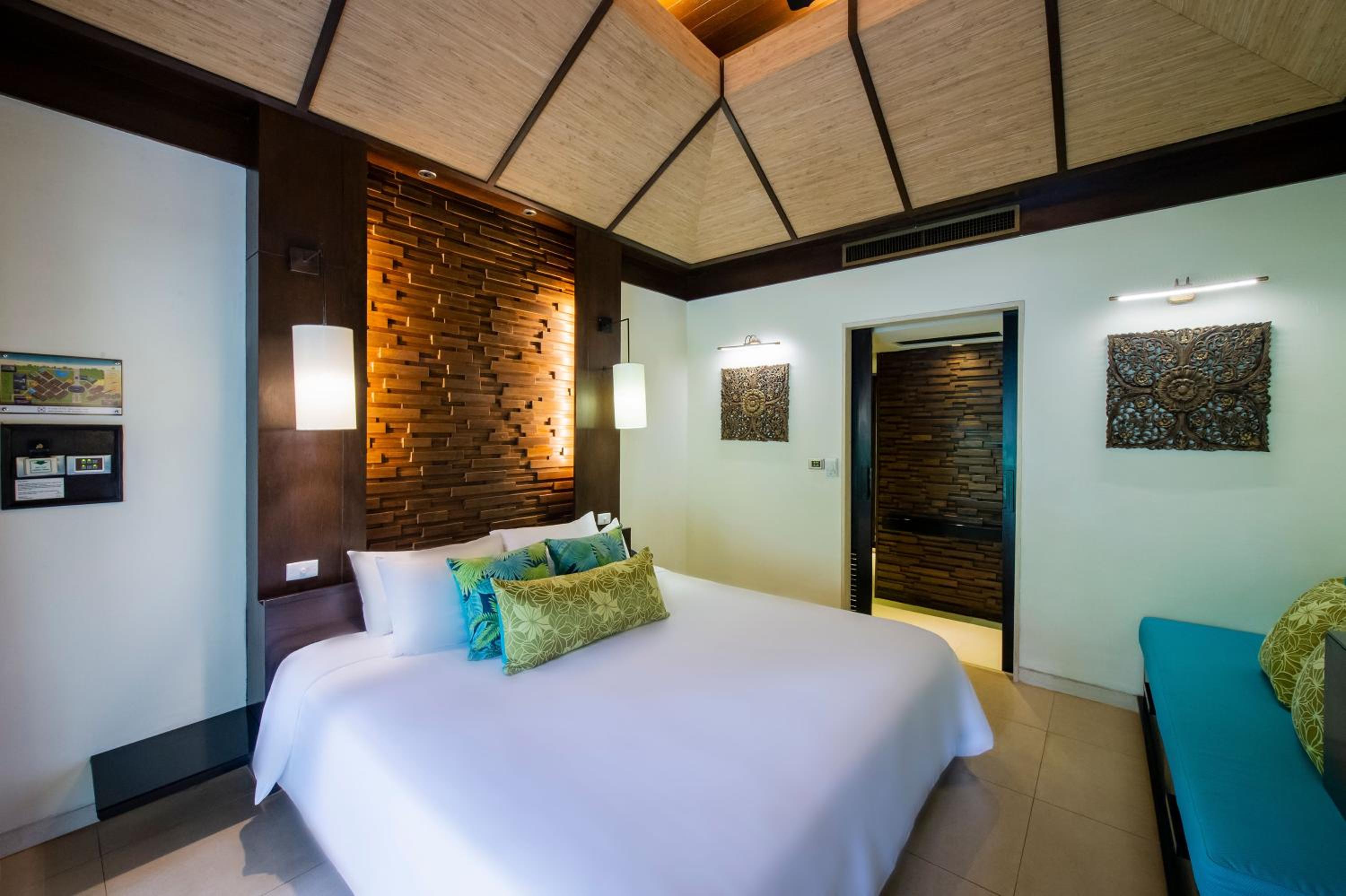 Impiana Beachfront Resort Patong, Phuket
