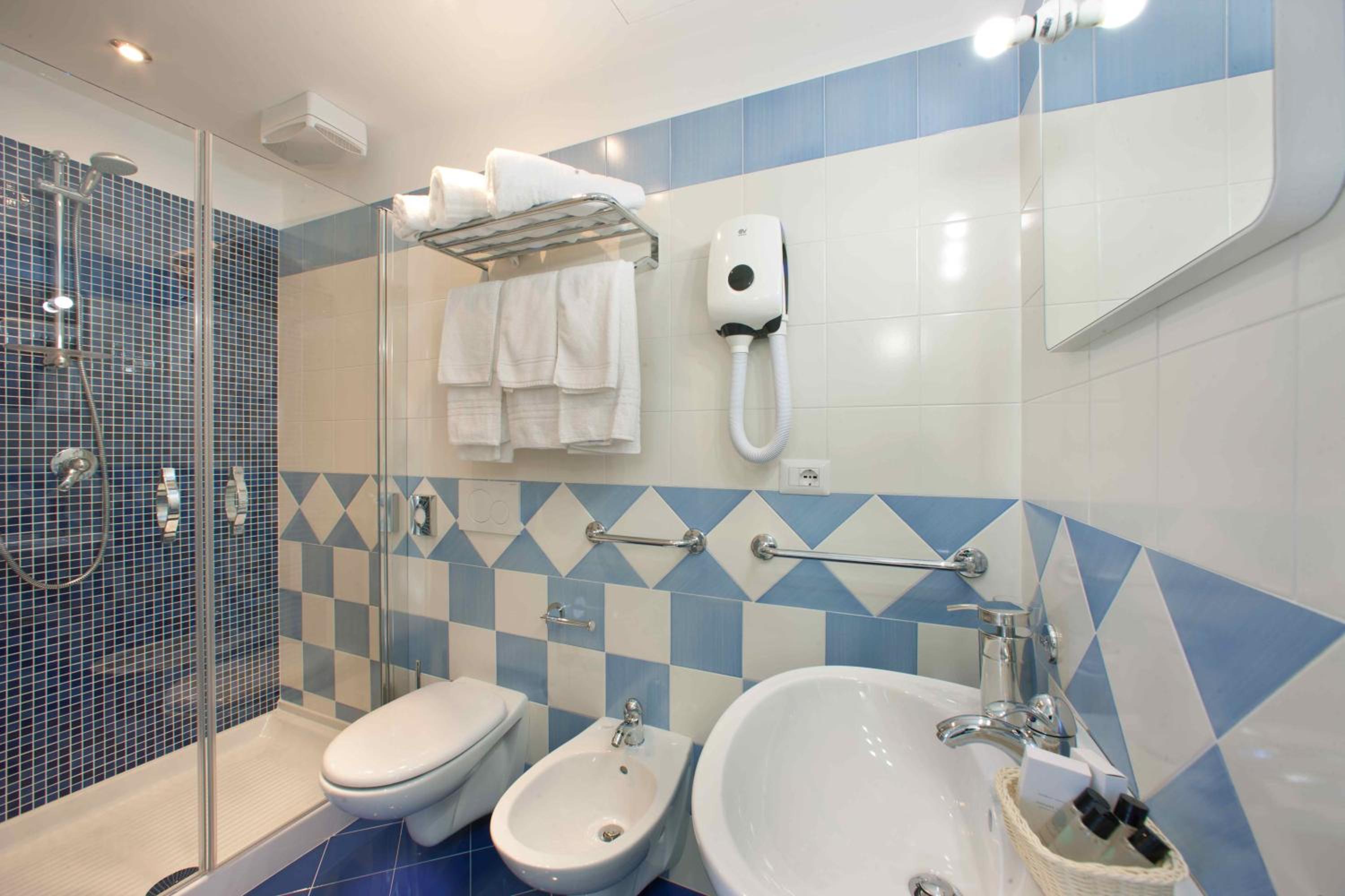 Al Centro Suites