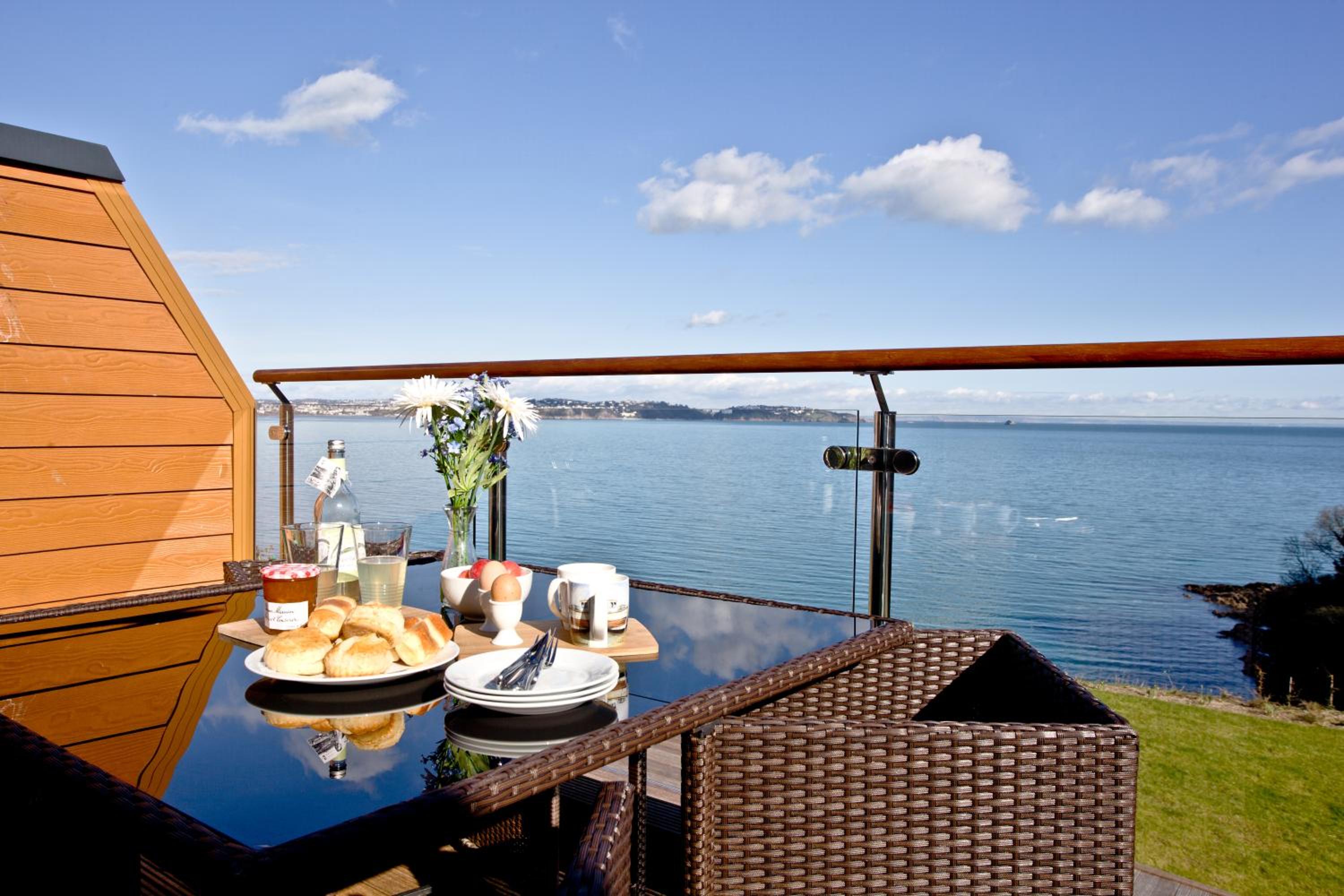 Avocet 2 Luxury Apartment with Pool and Parking view 3