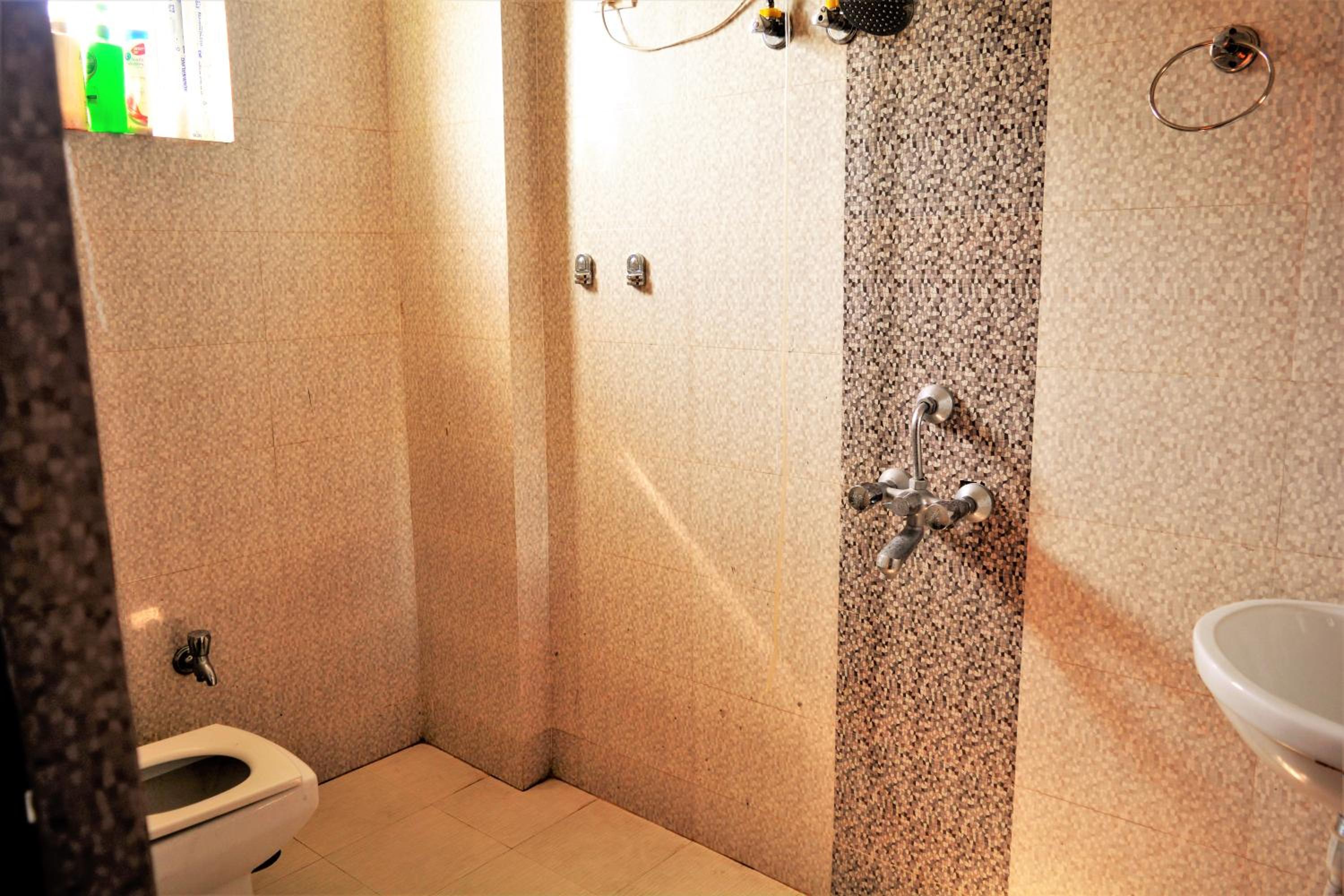 Pretty Garden View Apartment 3BHK Furnished Flat near Kashi Vishwanath Temple