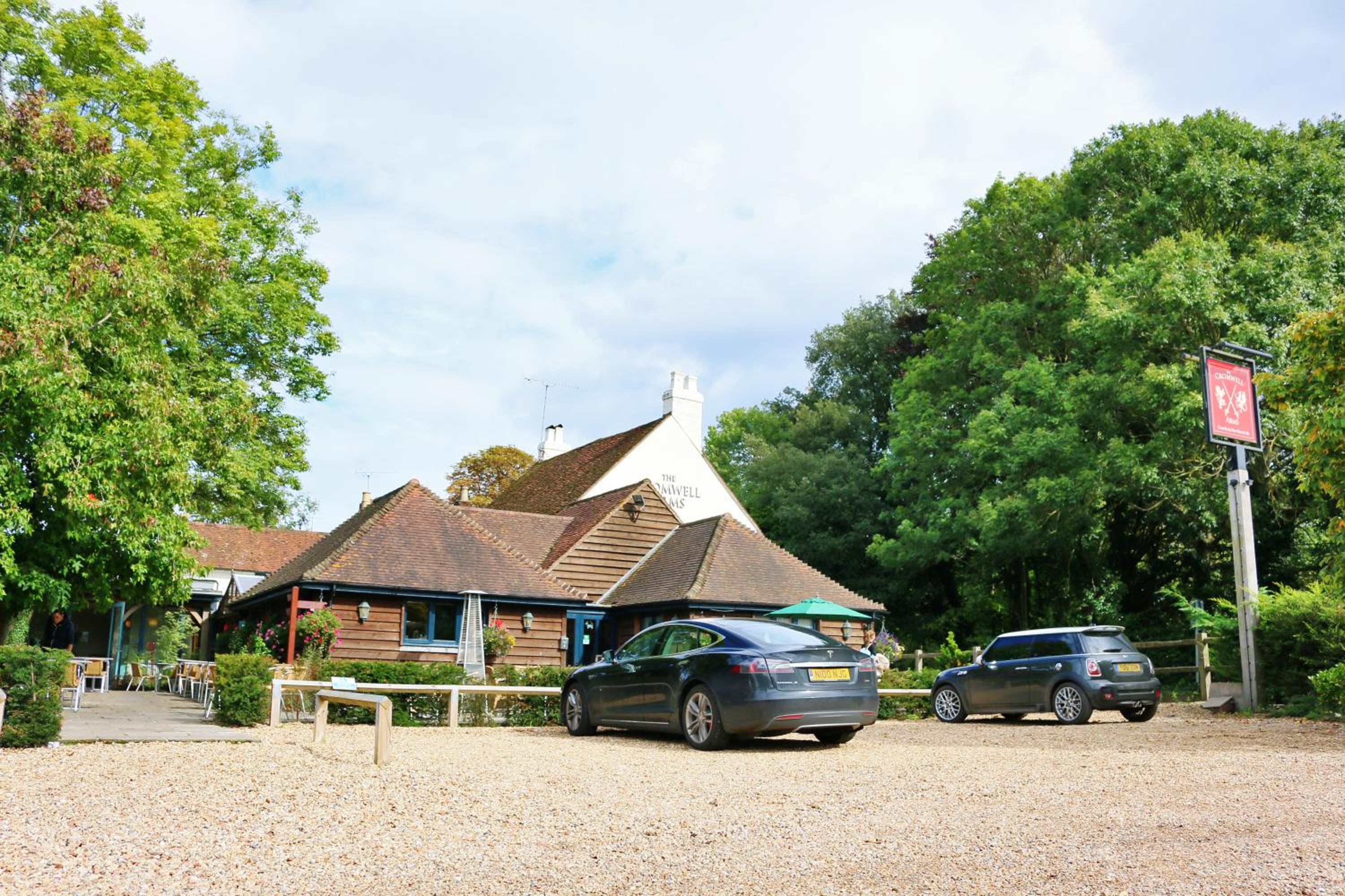 Romsey Vacations - Cromwell Arms Country Pub with Rooms - Property Image 1
