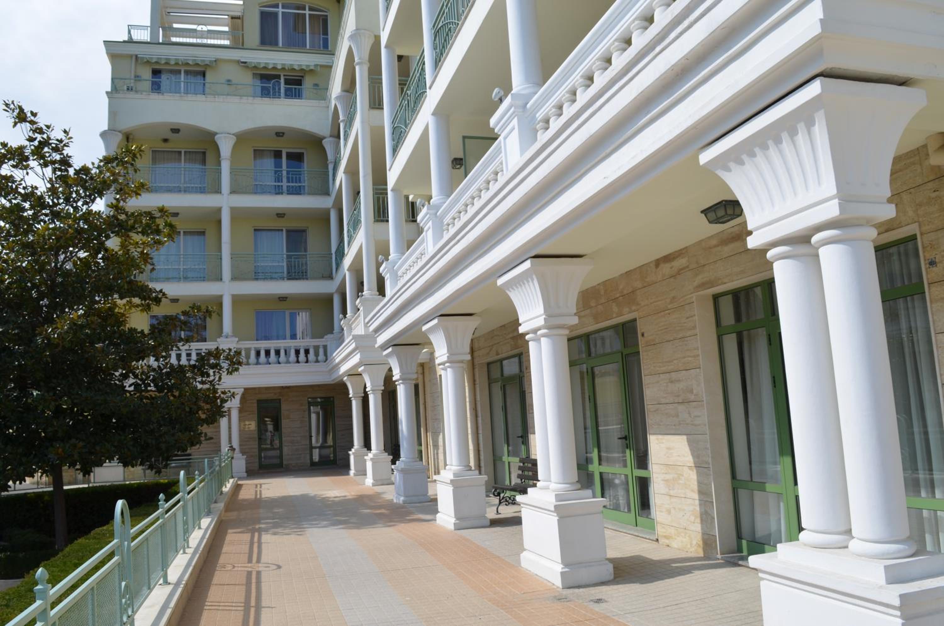 Apartment 3 In Complex Splendid