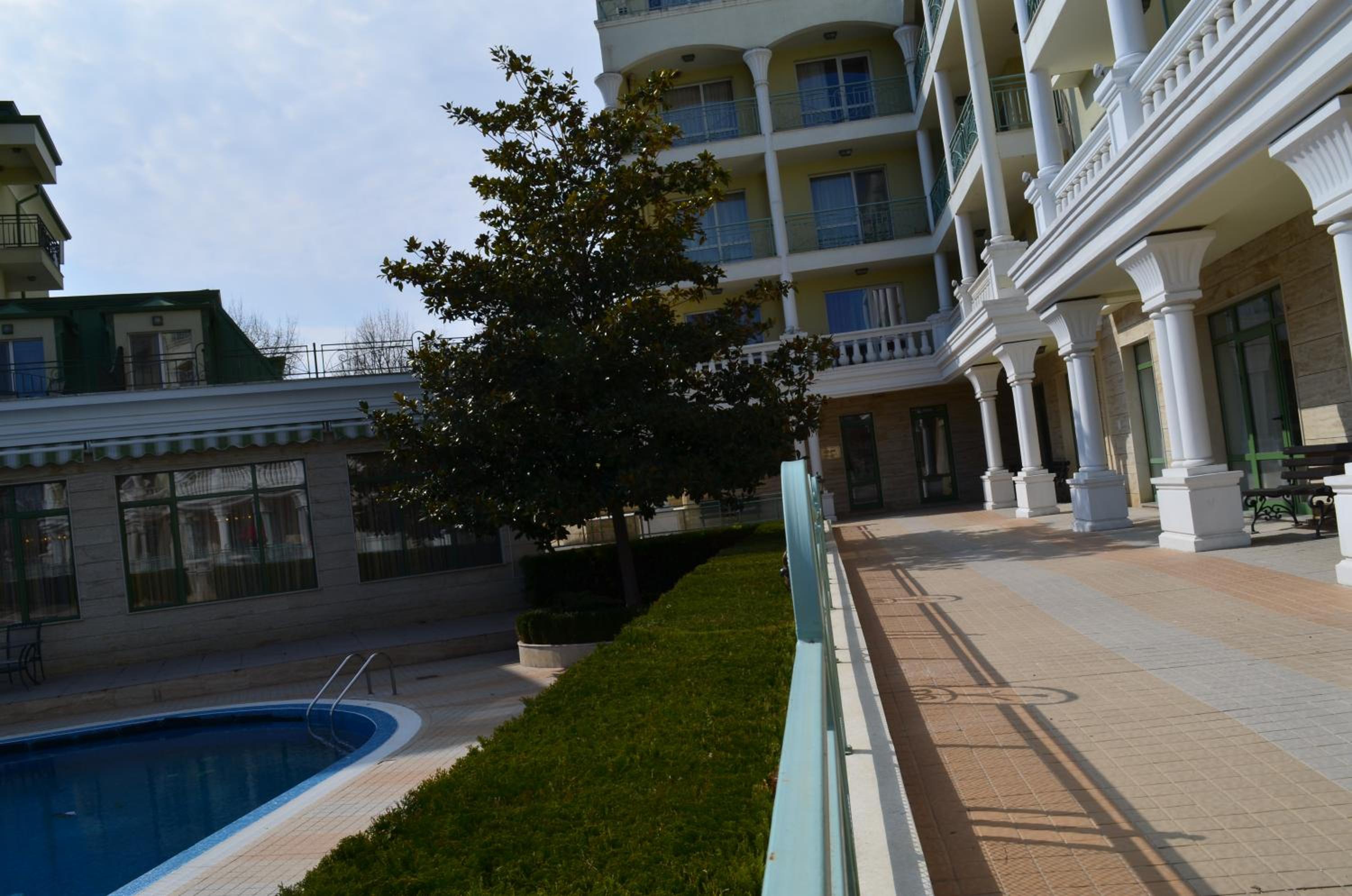 Apartment 3 In Complex Splendid