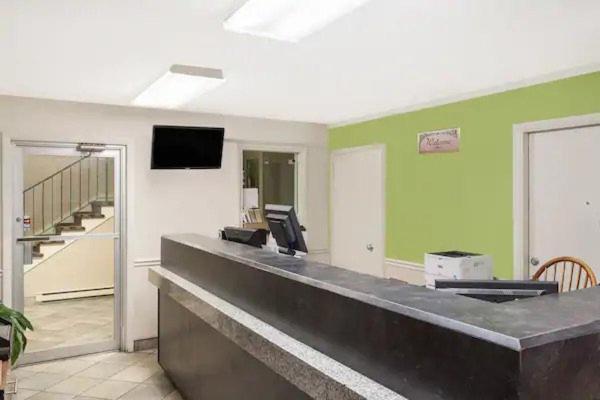 Harrisburg Vacations - Super 8 by Wyndham Harrisburg Hershey West - Property Image 4