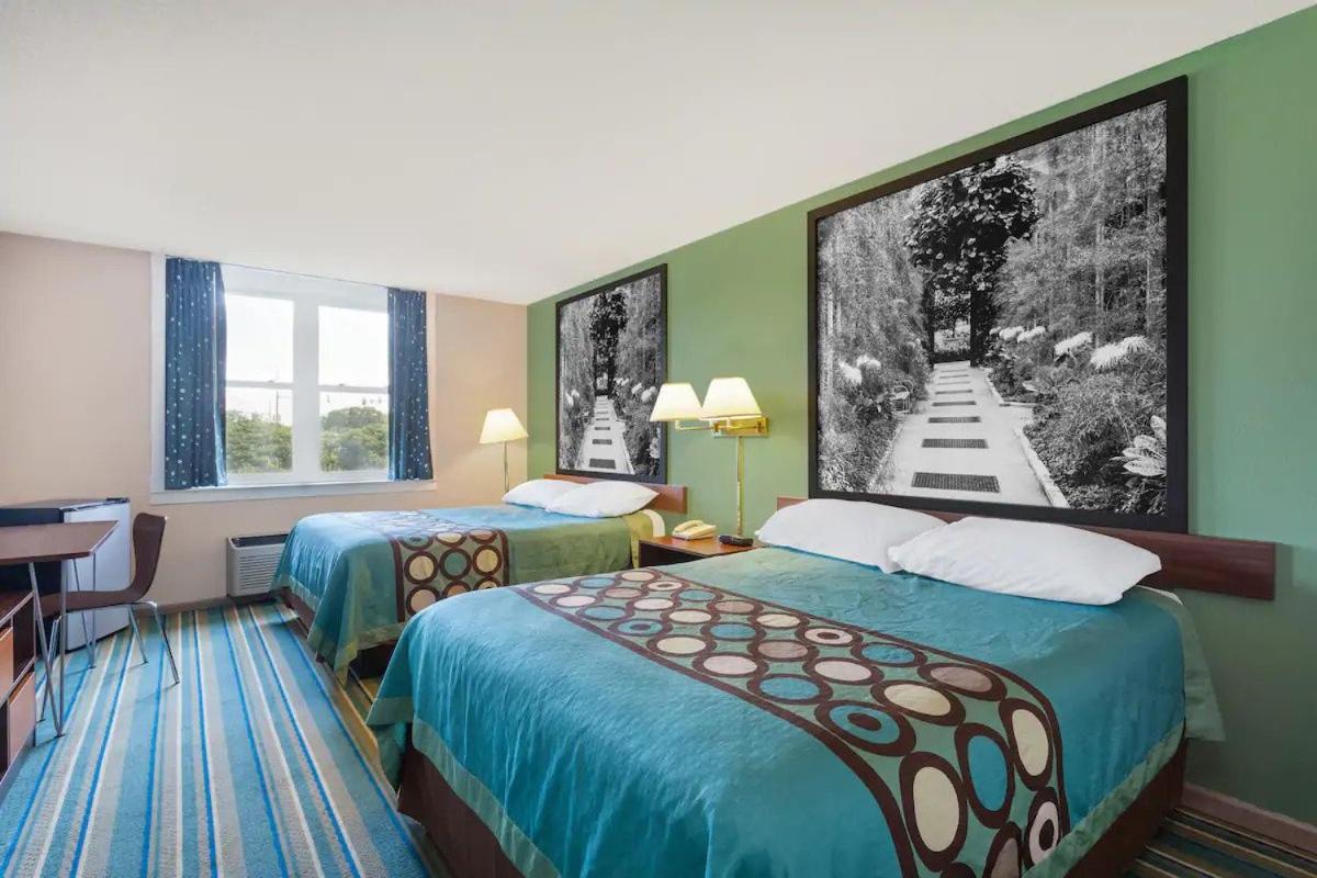 Harrisburg Vacations - Super 8 by Wyndham Harrisburg Hershey West - Property Image 13