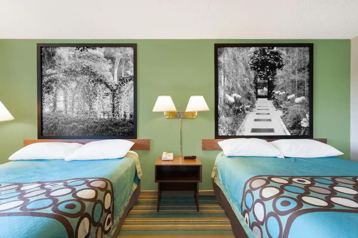 Harrisburg Vacations - Super 8 by Wyndham Harrisburg Hershey West - Property Image 14