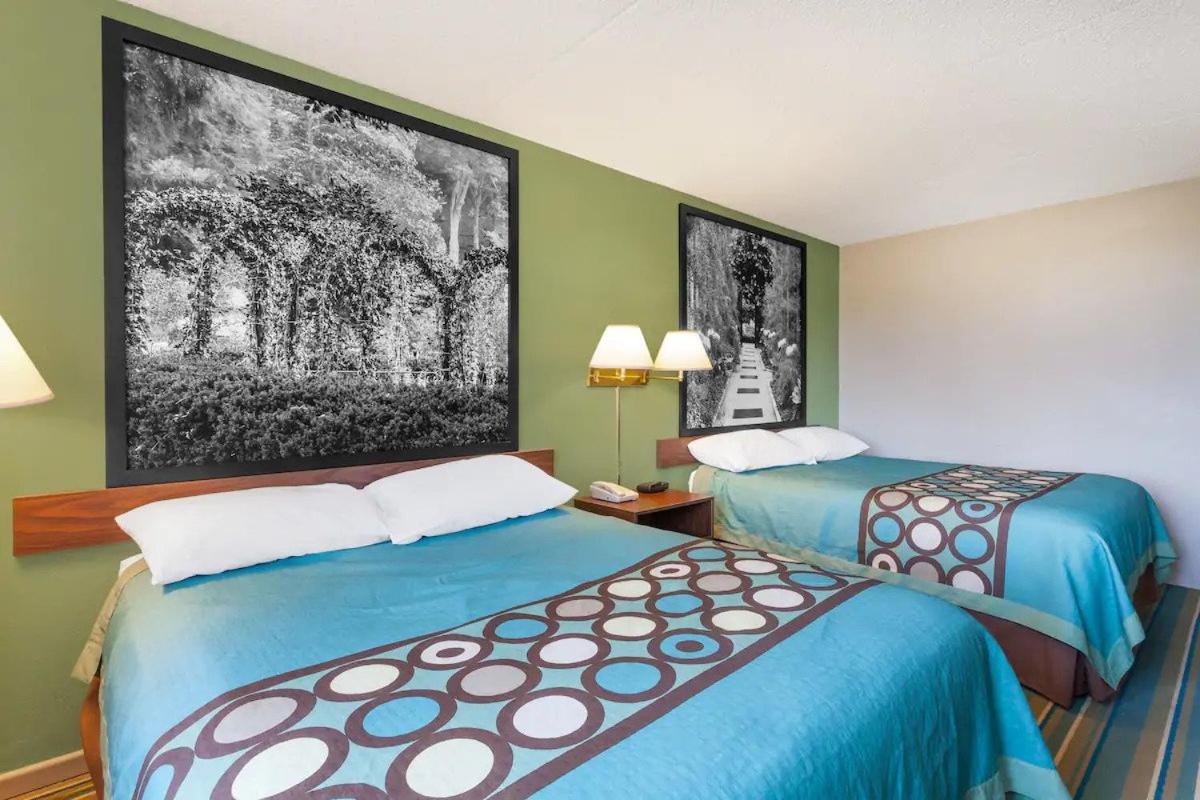 Harrisburg Vacations - Super 8 by Wyndham Harrisburg Hershey West - Property Image 1