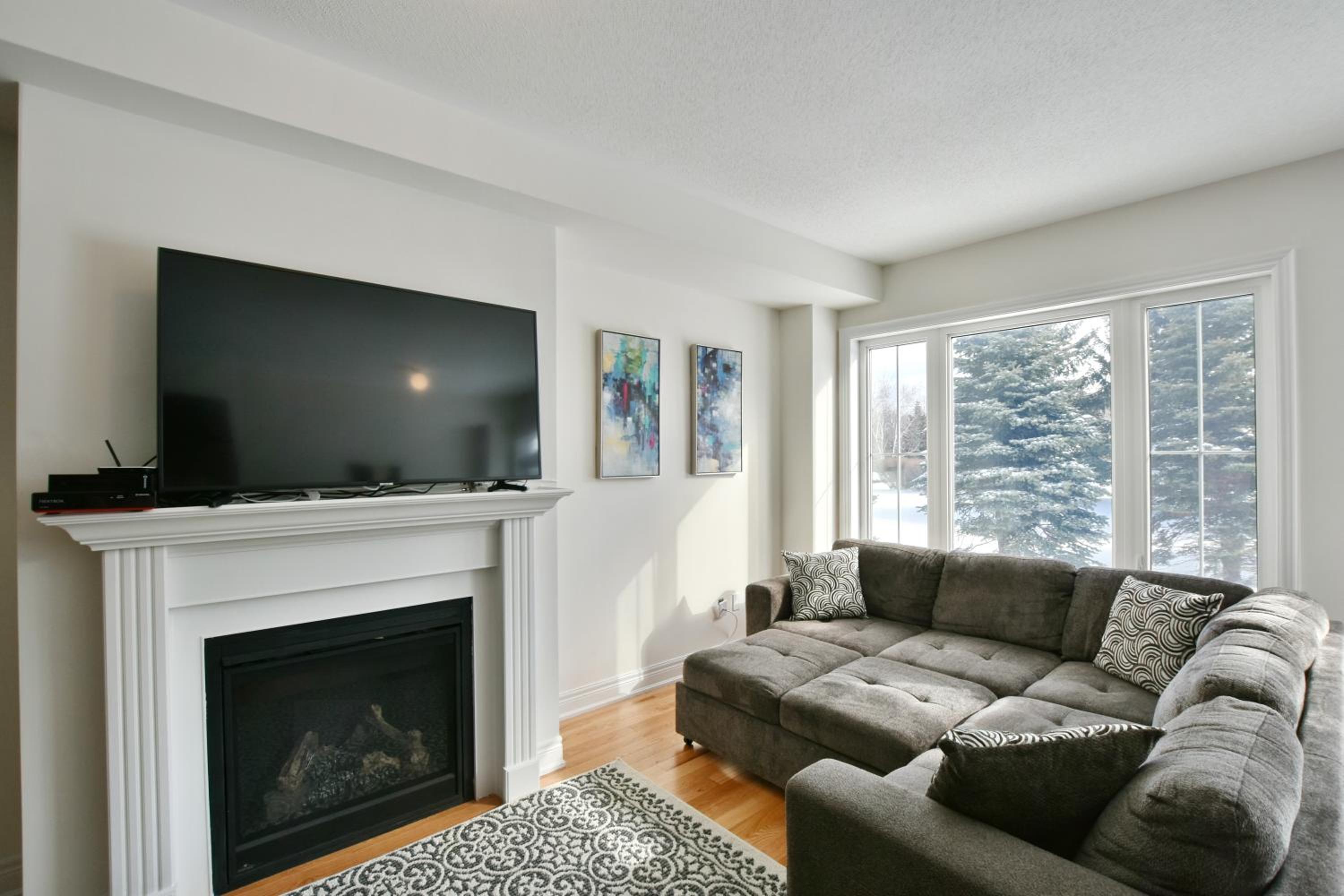 New Blue Mountain Village Snowbridge Executive Townhome Sleeps 10 with Outdoor Pool and Shuttle