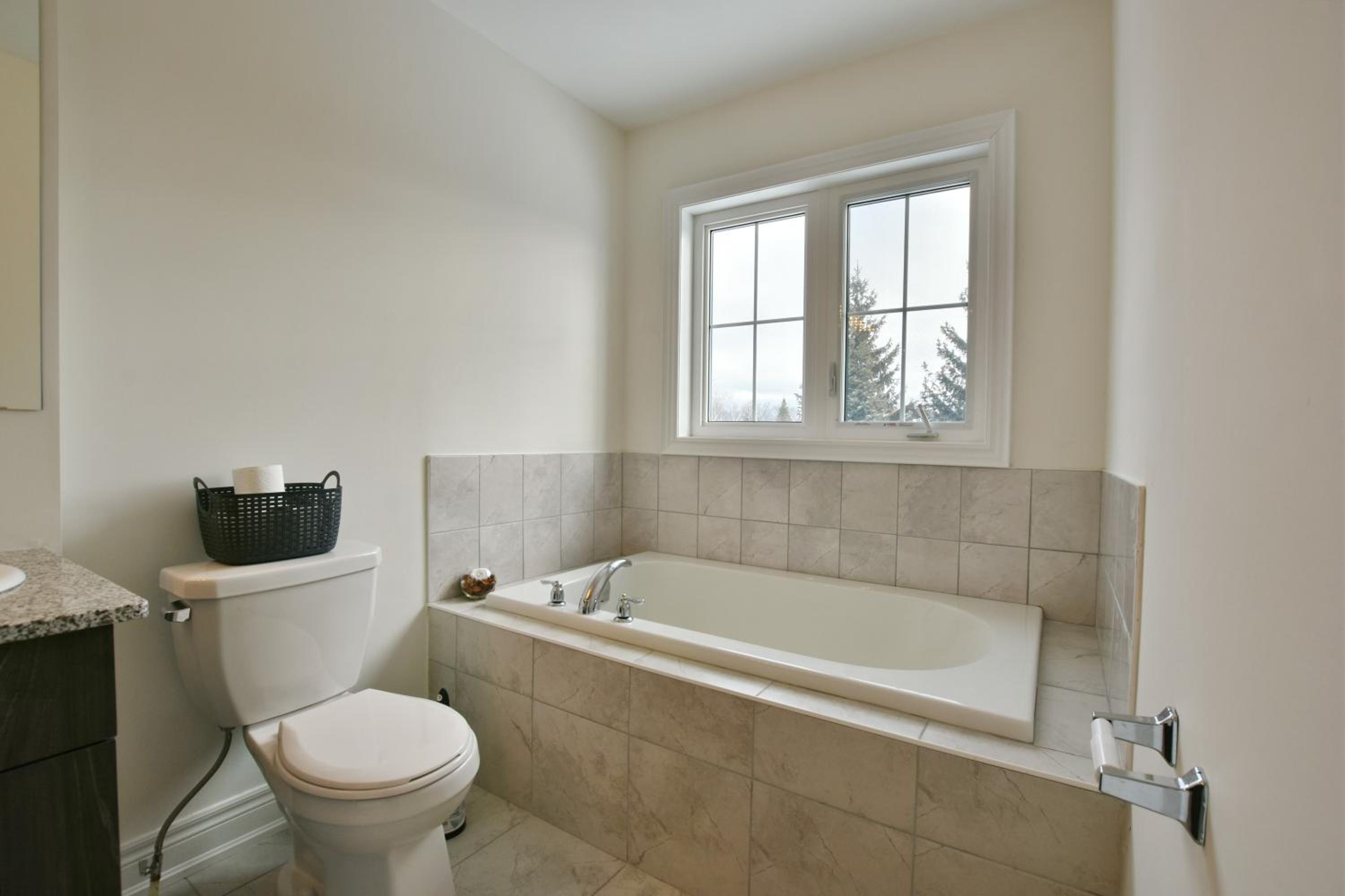 New Blue Mountain Village Snowbridge Executive Townhome Sleeps 10 with Outdoor Pool and Shuttle