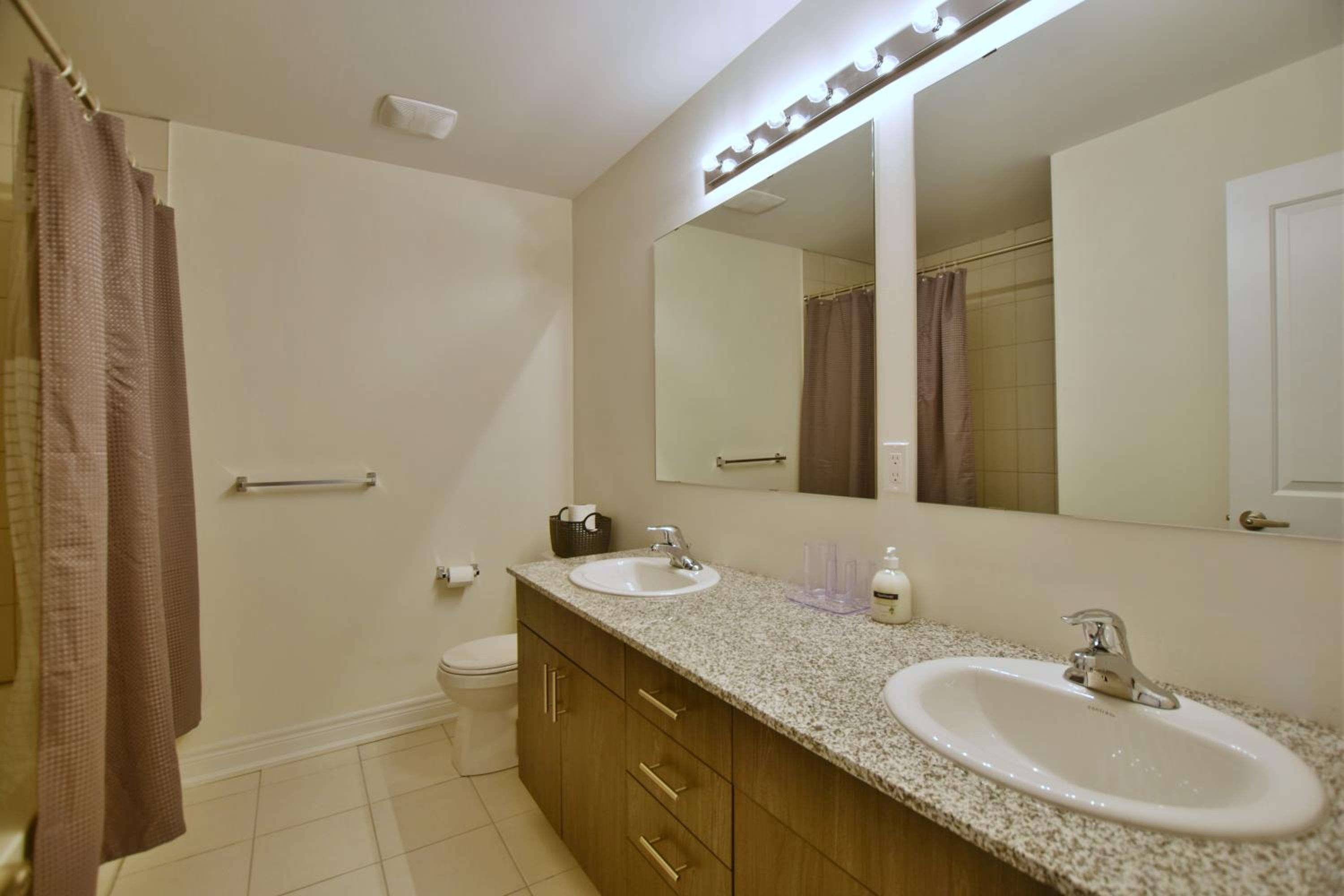 New Blue Mountain Village Snowbridge Executive Townhome Sleeps 10 with Outdoor Pool and Shuttle