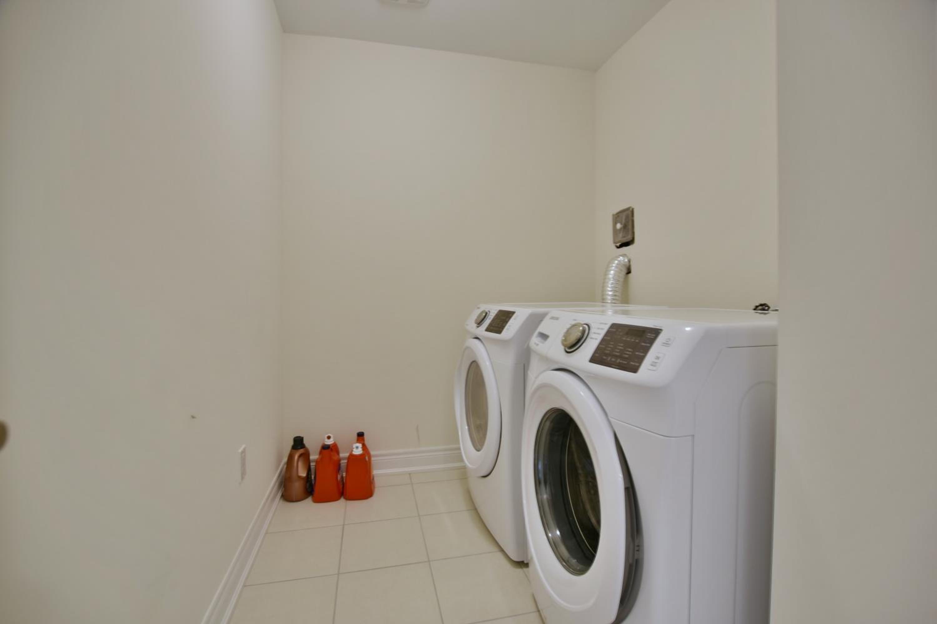 New Blue Mountain Village Snowbridge Executive Townhome Sleeps 10 with Outdoor Pool and Shuttle